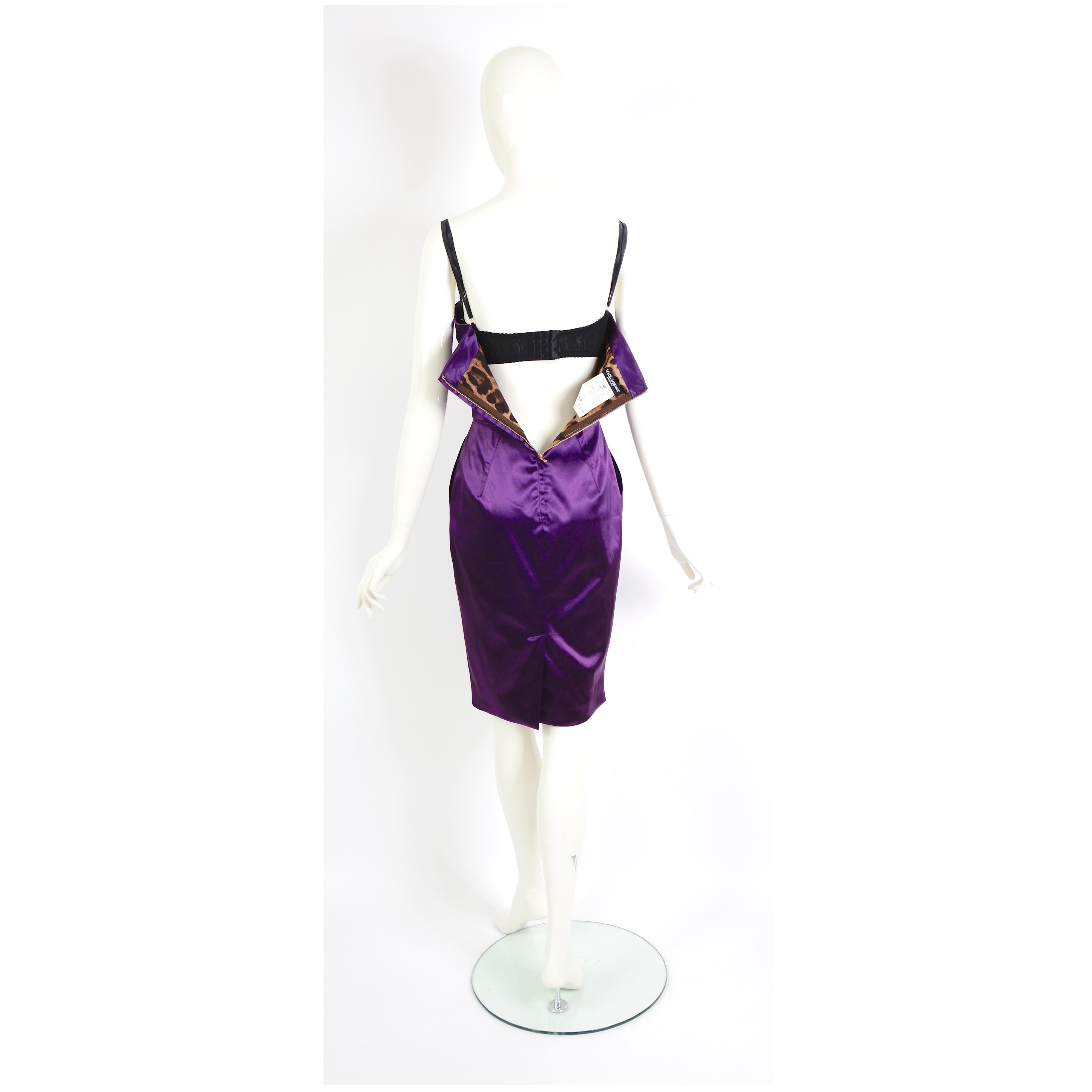 Dolce & Gabbana vintage sin tirantes  vestido morado con forro de leopardo y ribete de encaje en venta 1