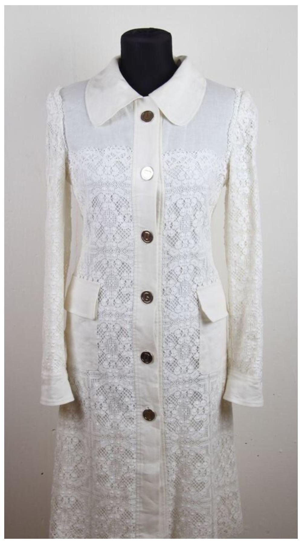 Manteau d'été vintage Dolce & Gabbana avec dentelle ivoire
Dolce & Gabbana - Robe chemise boutonnée - Blanc
Pays de fabrication : Italie
Numéro d'article : F-0164T
Fabriqué en coton, élasthanne, lin et nylon. Le fermoir est en métal contrasté avec