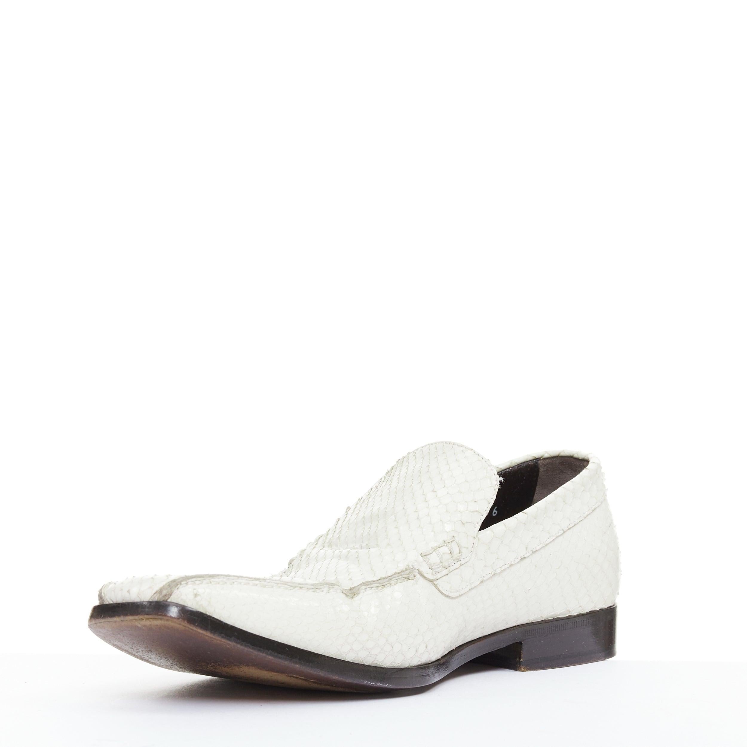 DOLCE GABBANA Scarpe da mocassino vintage in pelle squamata bianca con profili UK6 EU40 In condizioni discrete in vendita a Hong Kong, NT