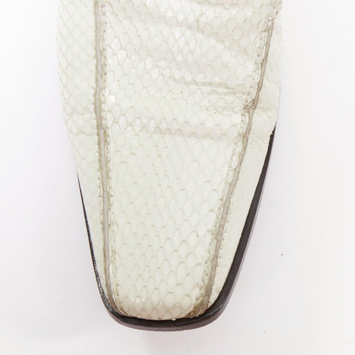 DOLCE GABBANA Scarpe da mocassino vintage in pelle squamata bianca con profili UK6 EU40 in vendita 1