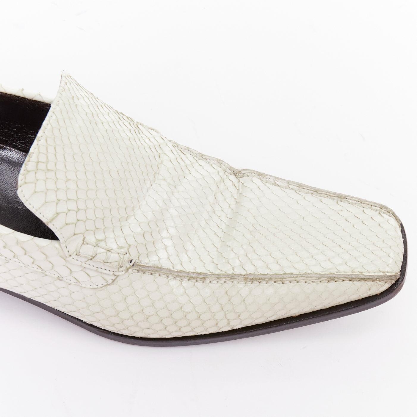 DOLCE GABBANA Scarpe da mocassino vintage in pelle squamata bianca con profili UK6 EU40 in vendita 2