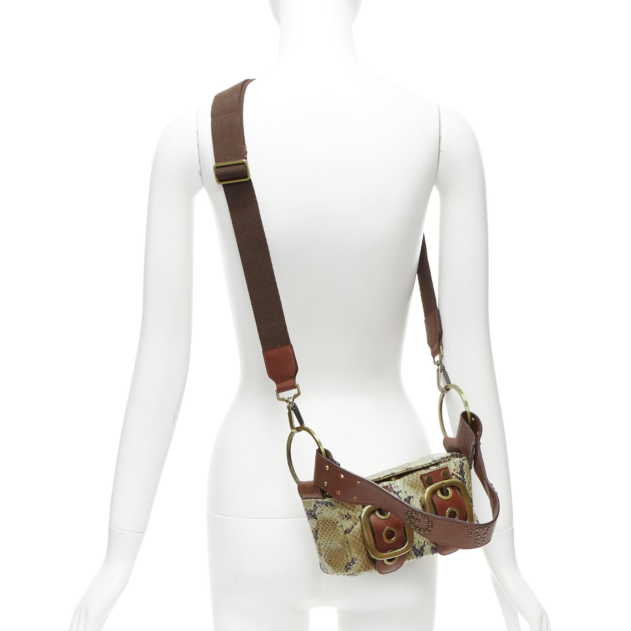 DOLCE GABBANA Vintage Y2K beige textured leather dual buckle boxy shoulder bag
Reference: TGAS/D00972
Brand: Dolce Gabbana
Designer: Domenico Dolce and Stefano Gabbana
Material: Leather, Metal
Color: Brown, Khaki
Pattern: Animal Print
Closure: Snap