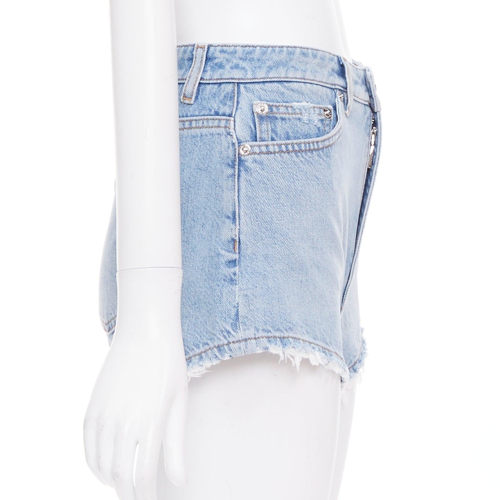DOLCE GABBANA gewaschene blaue, abgeschnittene Shorts mit Logo-Anhänger IT38 XS im Zustand „Hervorragend“ im Angebot in Hong Kong, NT