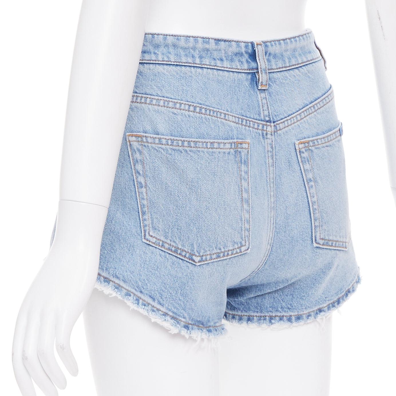 DOLCE GABBANA gewaschene blaue, abgeschnittene Shorts mit Logo-Anhänger IT38 XS im Angebot 1