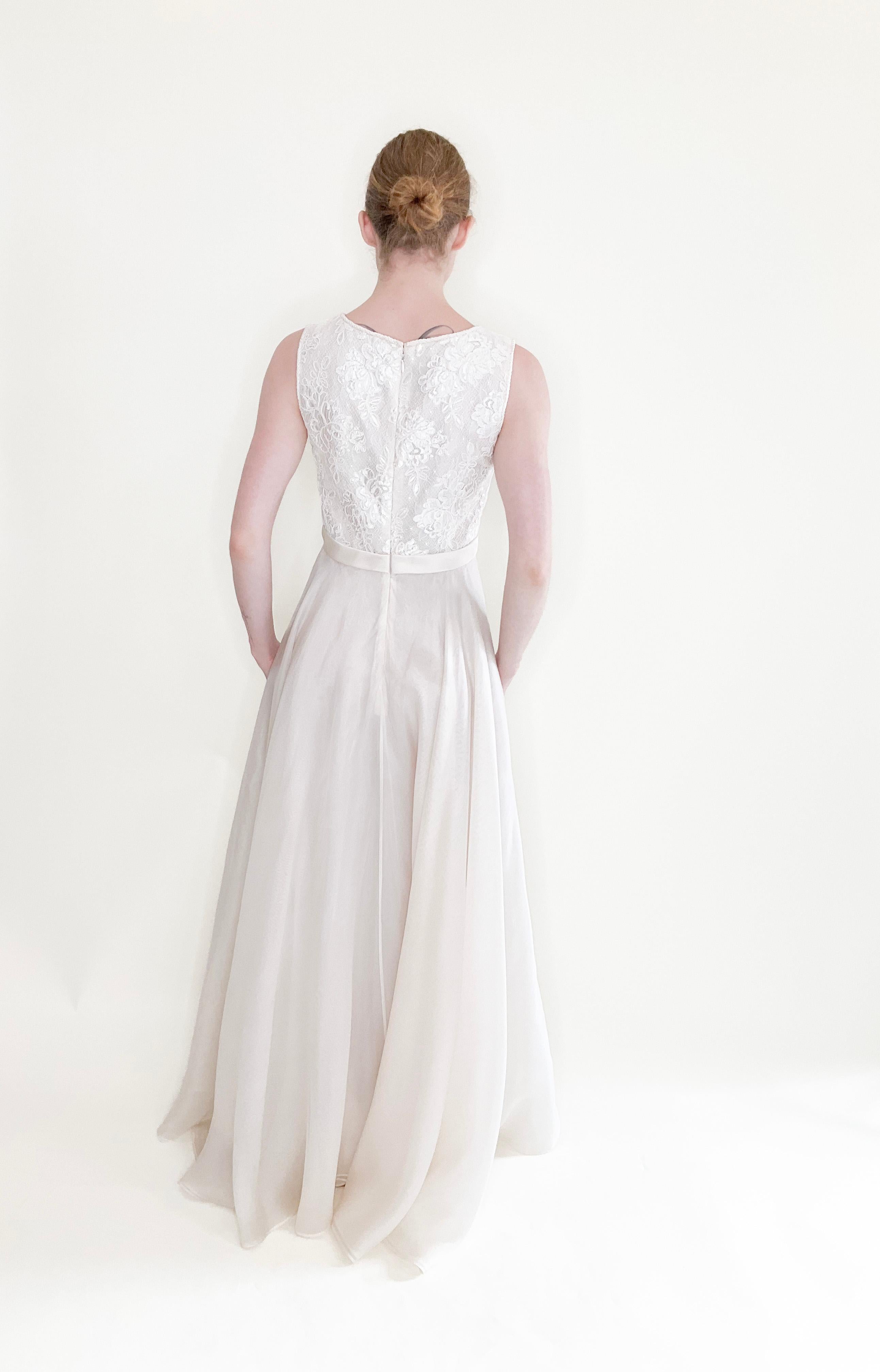 Dolce & Gabbana White 1990's Lace & Silk with Bow Dress For Sale 6