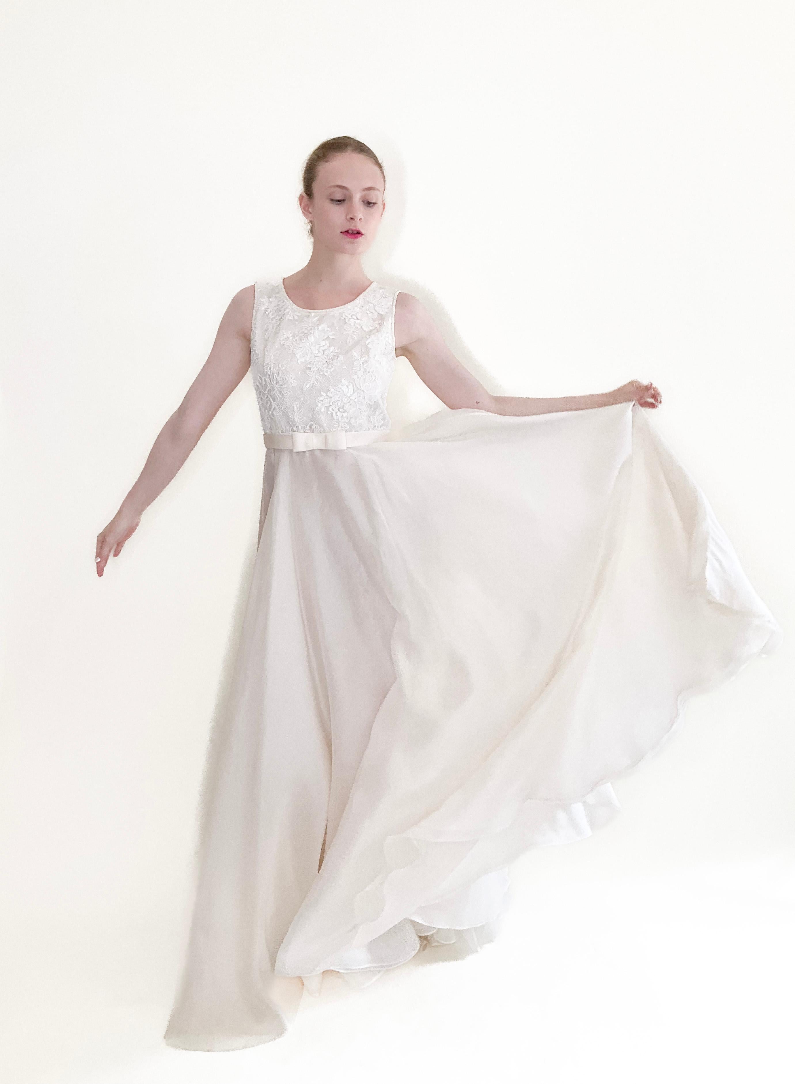 Gray Dolce & Gabbana White 1990's Lace & Silk with Bow Dress For Sale