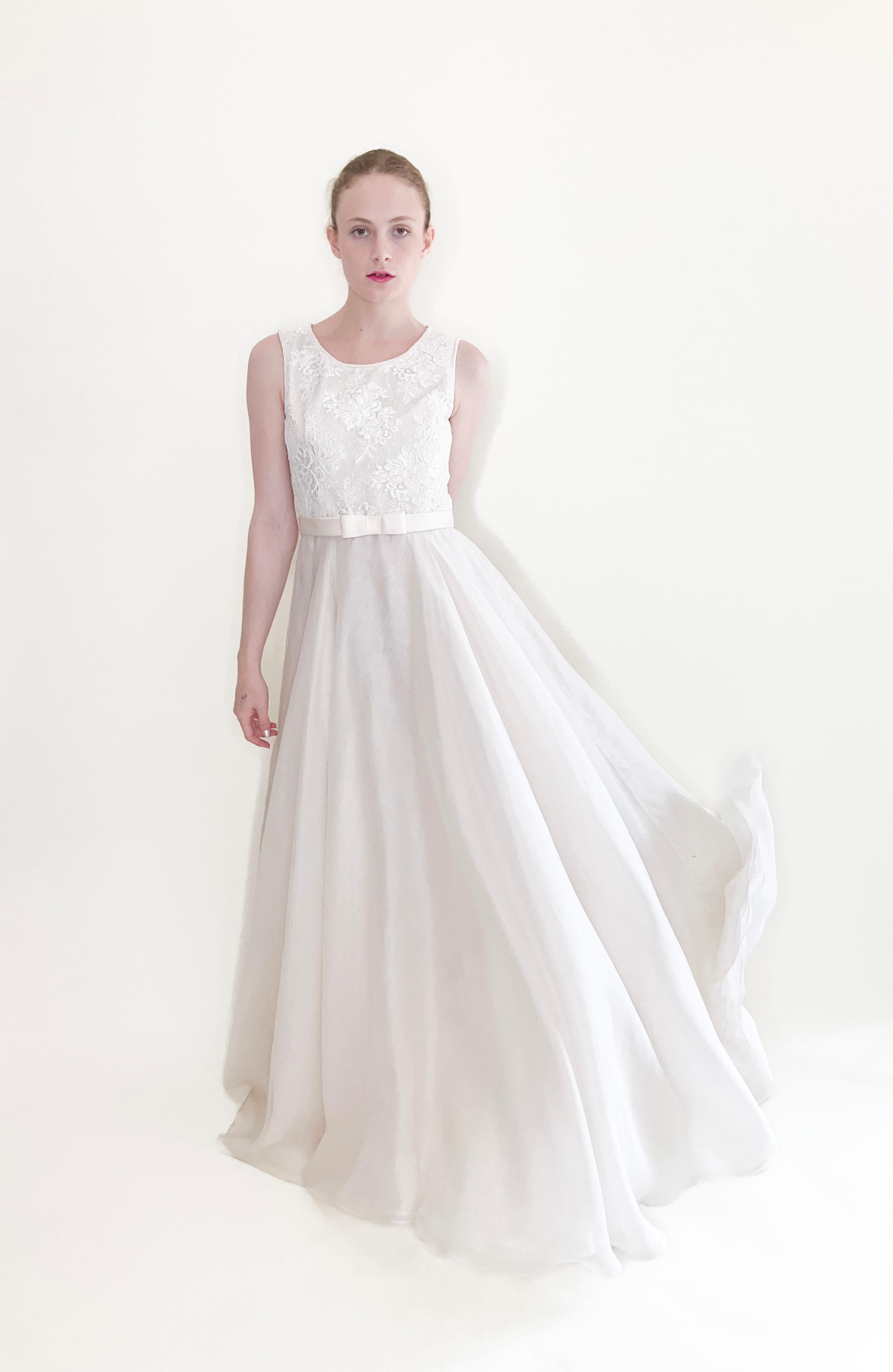 Dolce & Gabbana White 1990's Lace & Silk with Bow Dress In Excellent Condition For Sale In Los Angeles, CA