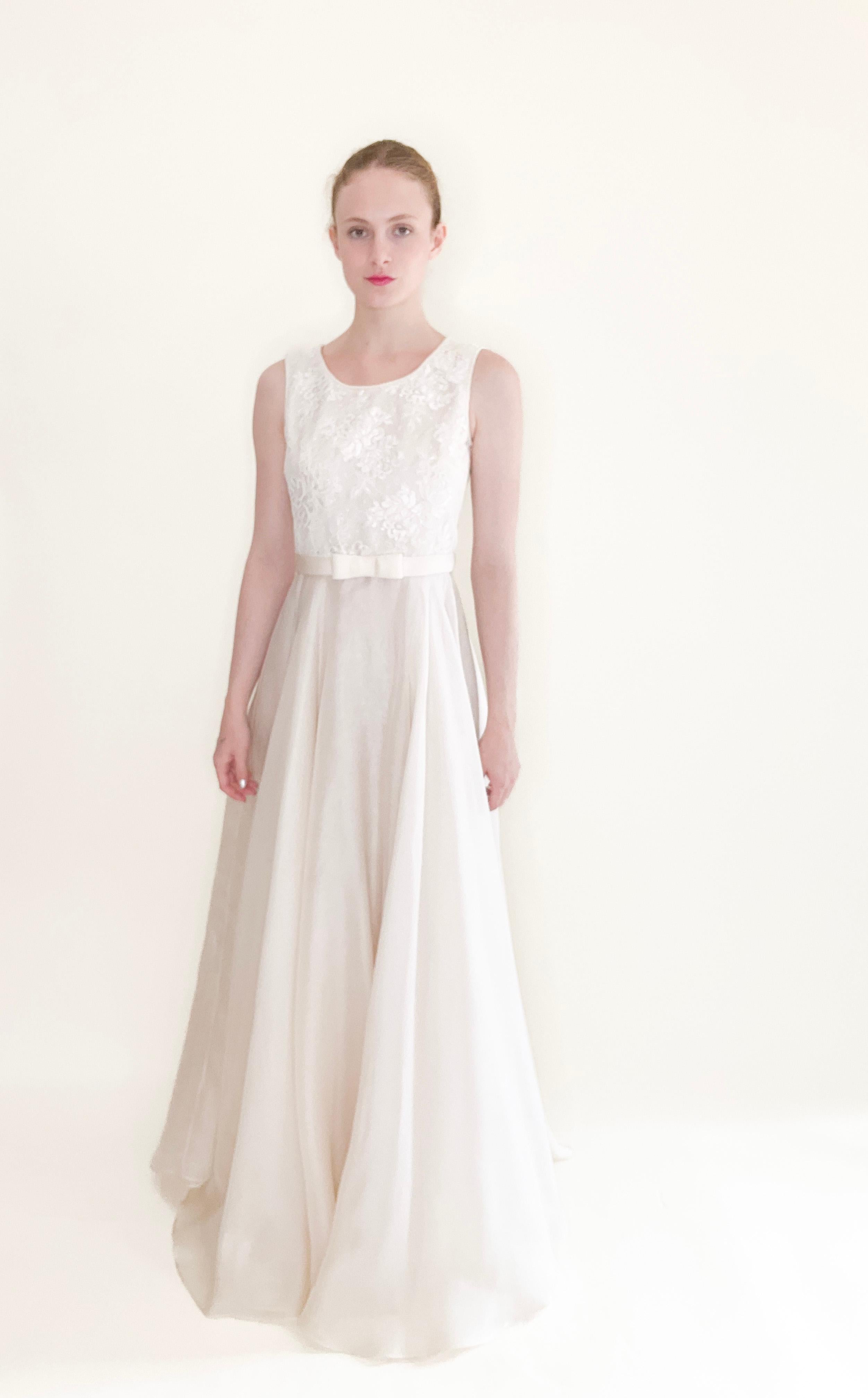 Women's Dolce & Gabbana White 1990's Lace & Silk with Bow Dress For Sale