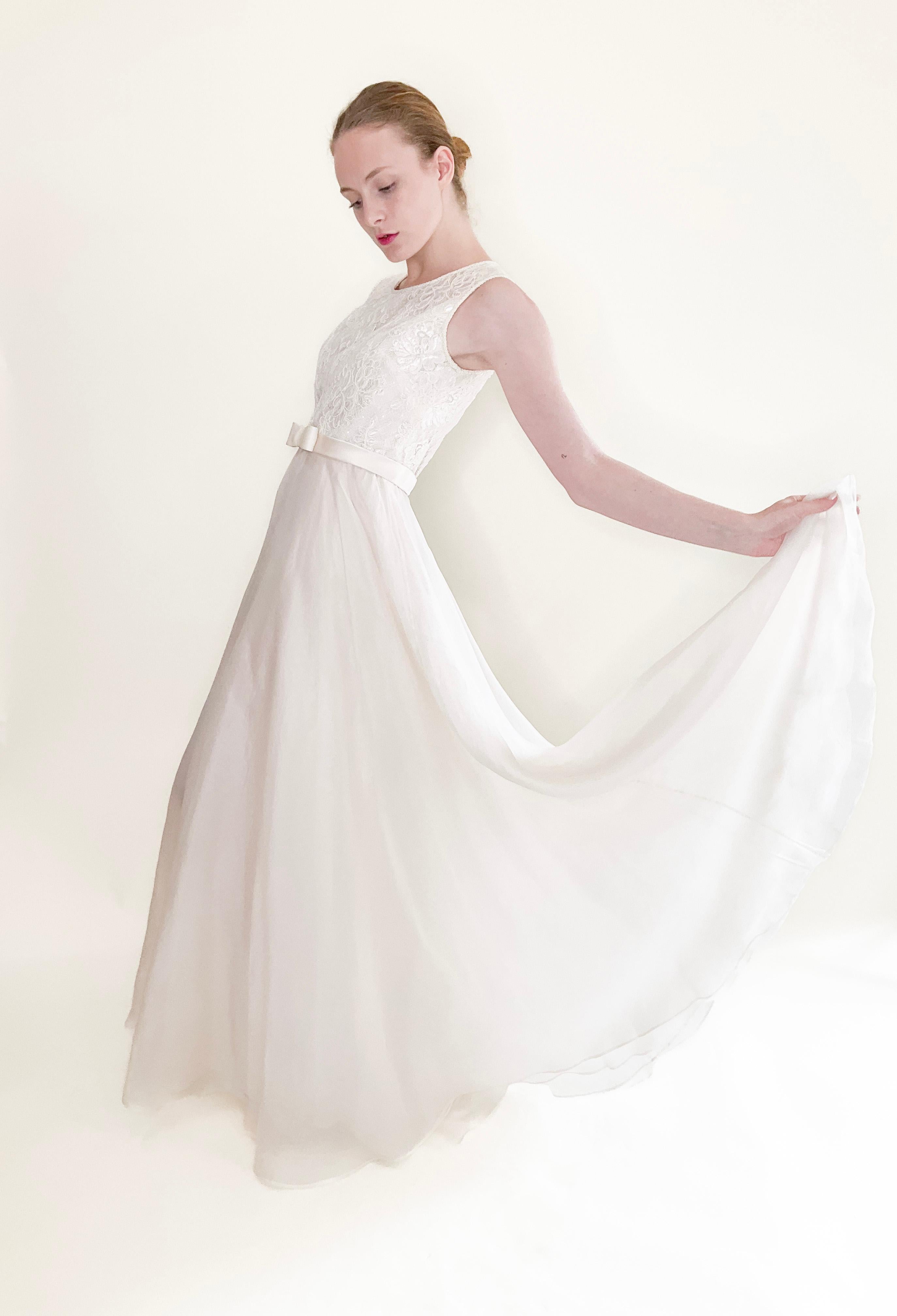 Dolce & Gabbana White 1990's Lace & Silk with Bow Dress For Sale 4