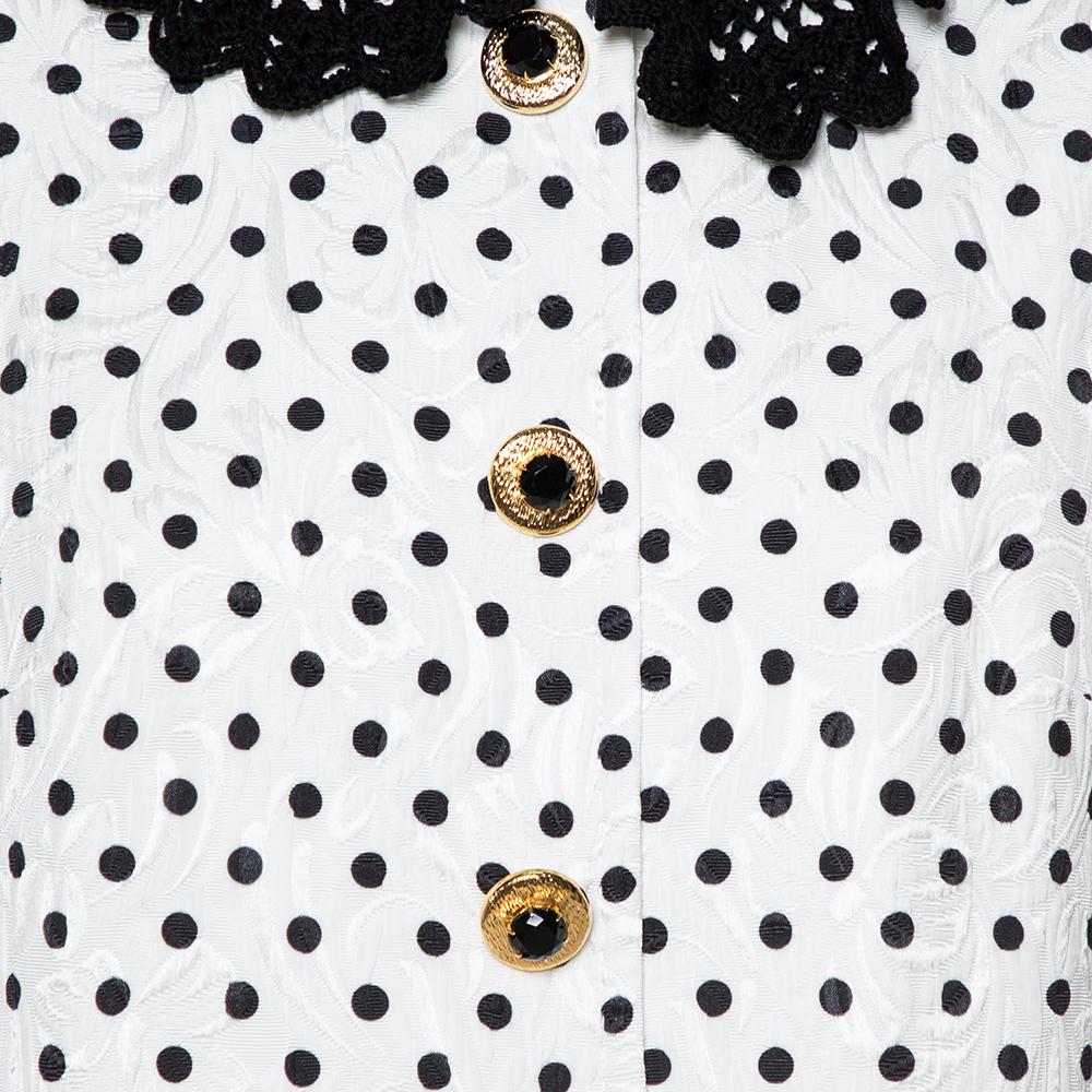 Dolce & Gabbana White/Black Lace Collar Polka Dot Printed Jacquard Coat M In New Condition In Dubai, Al Qouz 2