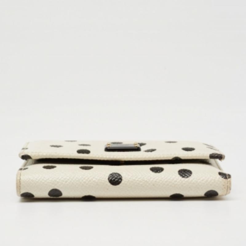 Dolce & Gabbana Portafoglio compatto in pelle con stampa Dot Dot Bianco/Nero In condizioni discrete in vendita a Dubai, Al Qouz 2