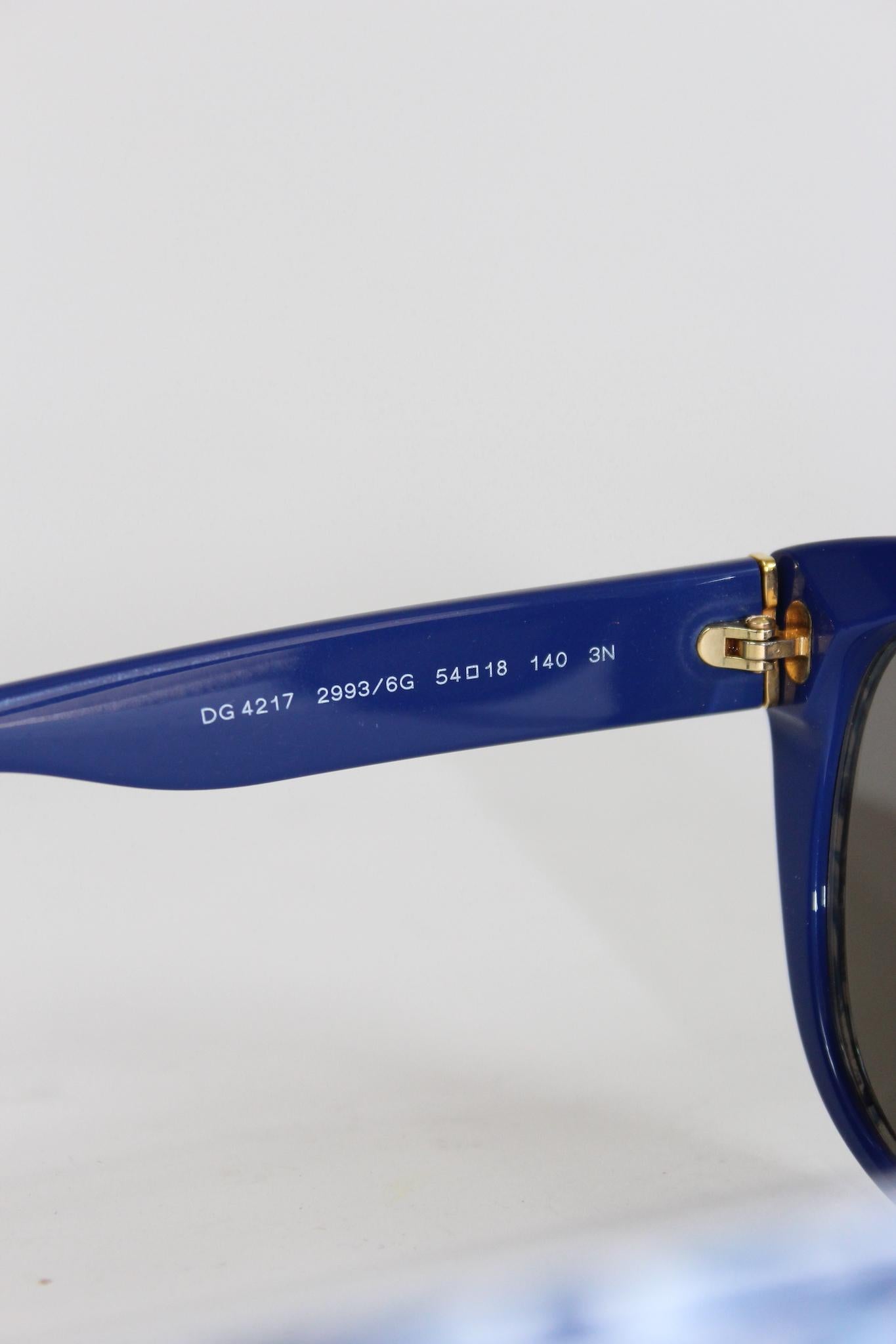 Dolce Gabbana White Blue Floral Mirror Sunglasses In Good Condition In Brindisi, Bt