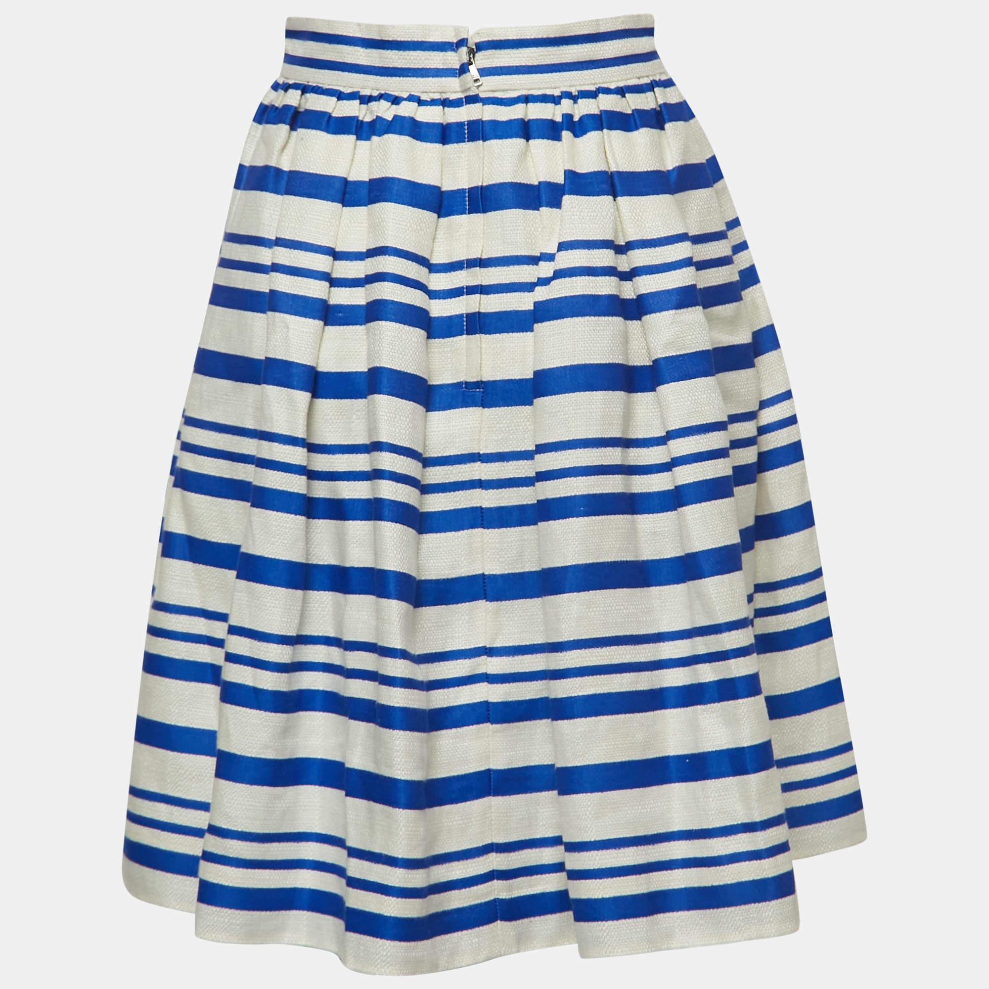 This lovely skirt is beautifully stitched from fine fabric. The comfy designer skirt has a flattering silhouette. Pair it with a simple top and strappy heels for a chic look.

