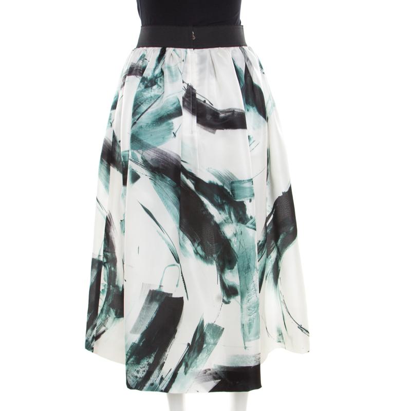 Step out in style with this gorgeous Dolce and Gabbana white printed silk skirt. In a flattering midi length style, this light and fun skirt is a perfect addition to your spring summer collection. Pair it with simpler tops or lacy, ruffled blouses