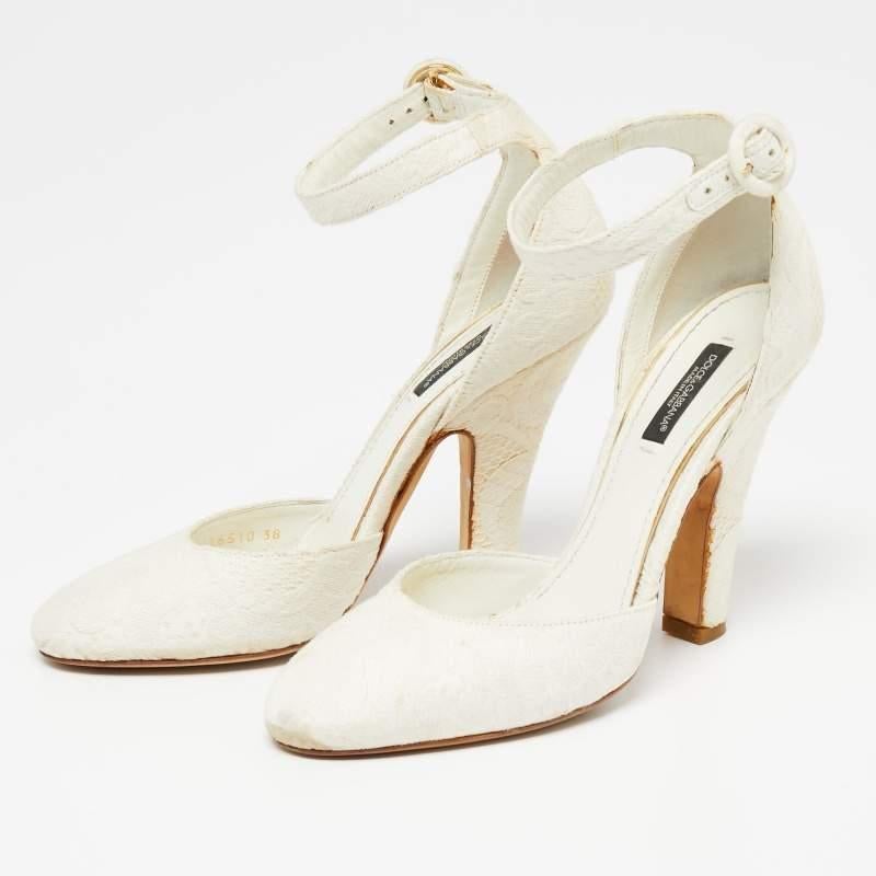 Lovely to look at and exuding feminine grace, these Mary Jane pumps from Dolce & Gabbana definitely need to be on your wishlist. The gorgeous white pumps are crafted from canvas and flaunt buckle ankle straps, leather-lined comfortable insoles, and