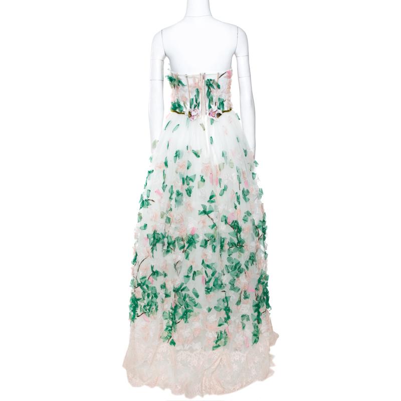 This adorable gown by Dolce & Gabbana is the perfect creation to match your elegant personality with grace and style. This masterpiece is tailored from a nylon blend. The amazing gown features floral appliques all over, an elaborate skirt for that