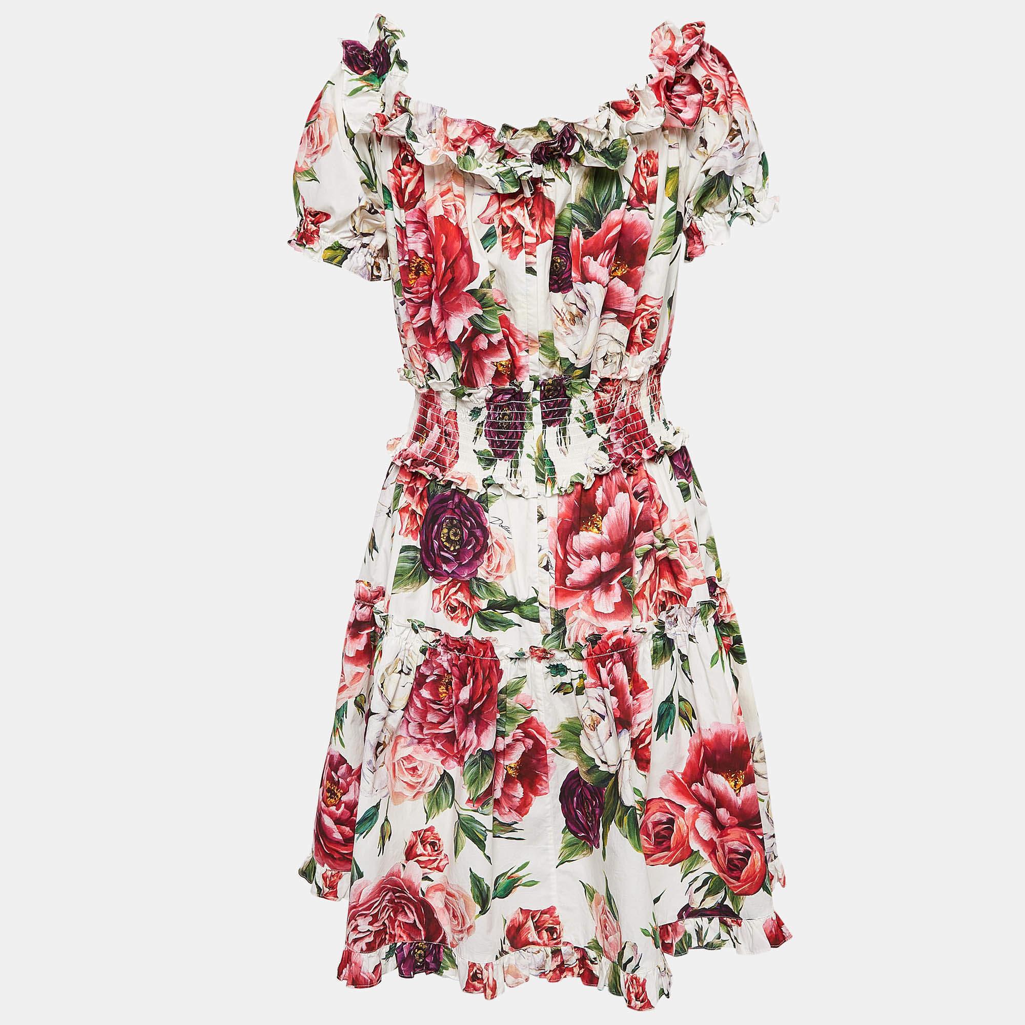 Découvrez les joies d'une confection experte avec cette robe de créateur pour femme. Fabriqué avec soin  il offre une coupe impeccable et des détails luxueux  garantissant un confort inégalé. Cette magnifique création rehaussera votre style sans