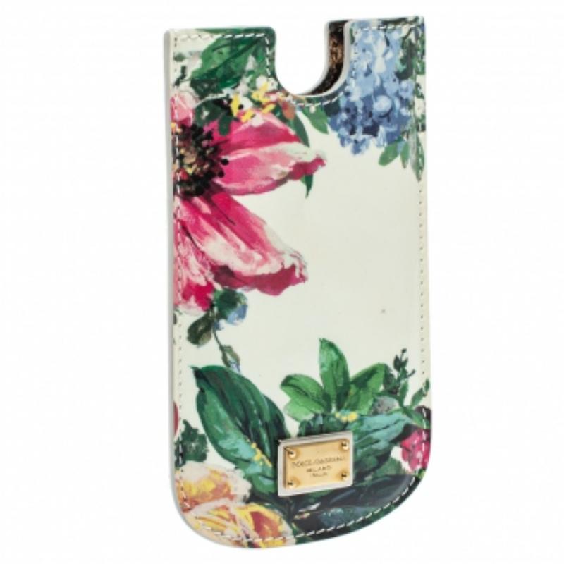 Carry your iPhone in this stylish cover from Dolce & Gabbana. It is made of white floral-print patent leather and makes for a great accessory. It has an open-top, a signature brand plaque, and a simple silhouette.