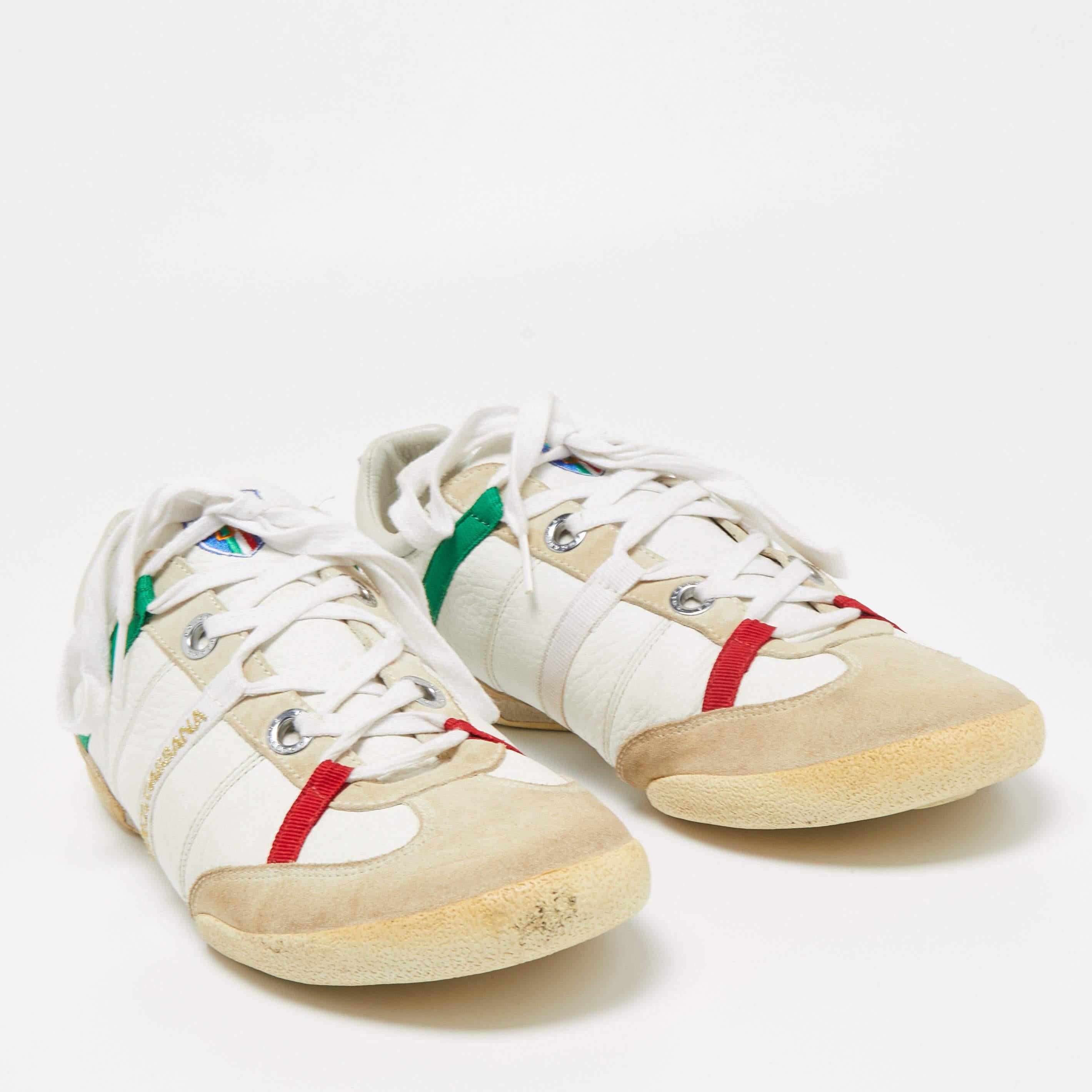 Give your outfit a luxe update with this pair of Dolce & Gabbana sneakers. The shoes are sewn perfectly to help you make a statement in them for a long time.

