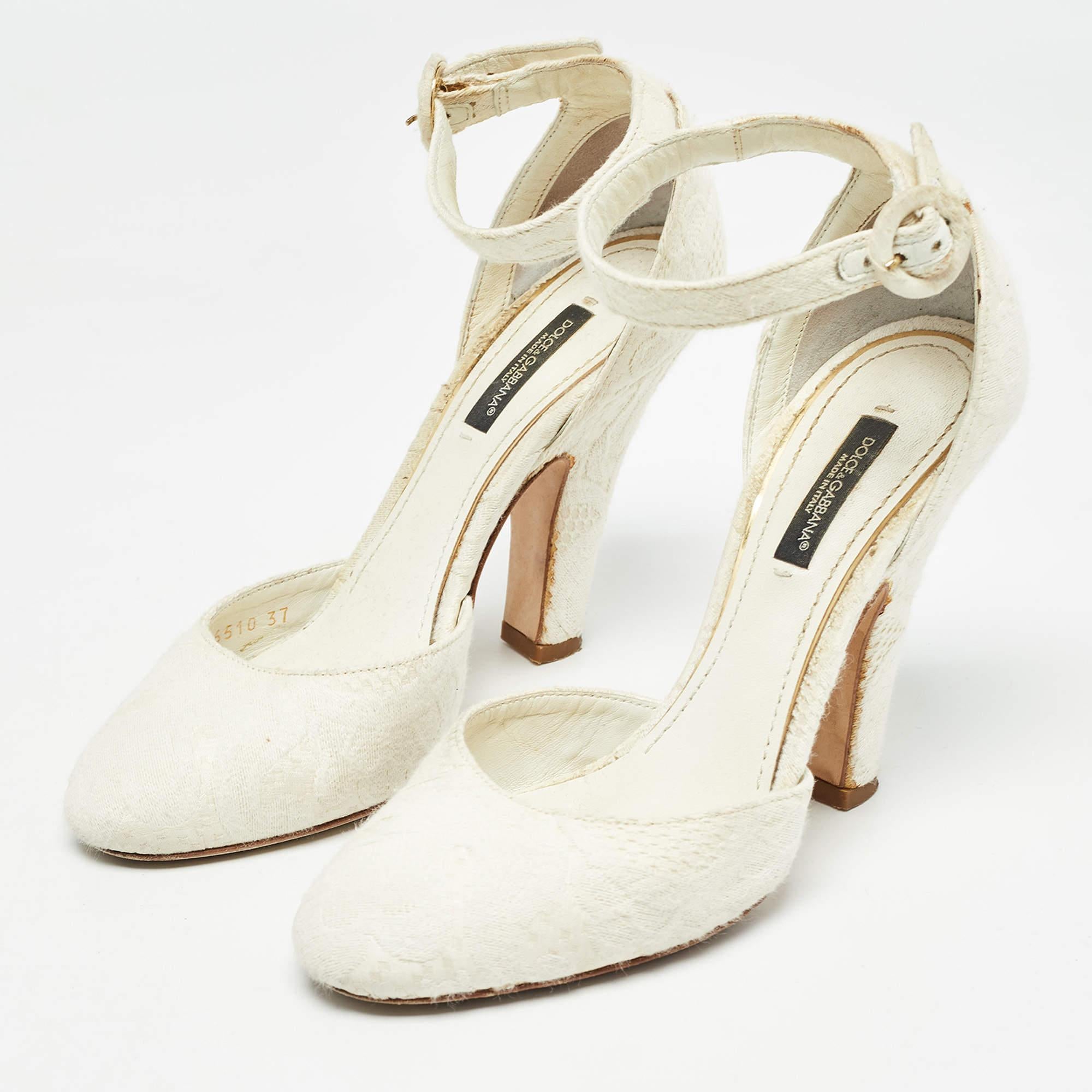 Exhibit an elegant style with this pair of pumps. These elegant shoes are crafted from quality materials. They are set on durable soles and sleek heels.