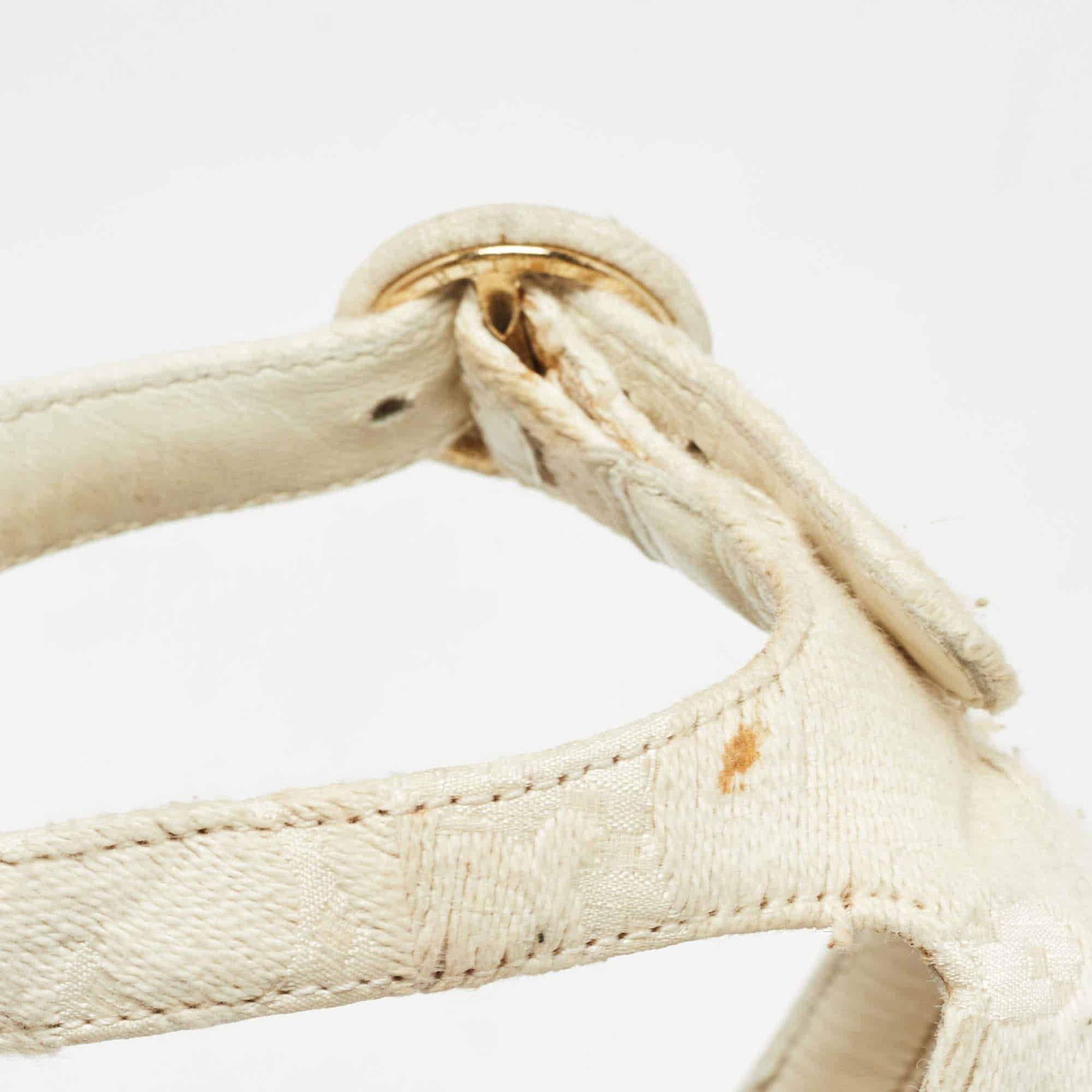 Dolce & Gabbana White Jacquard Fabric Ankle Strap Pumps Size 37 In Good Condition For Sale In Dubai, Al Qouz 2