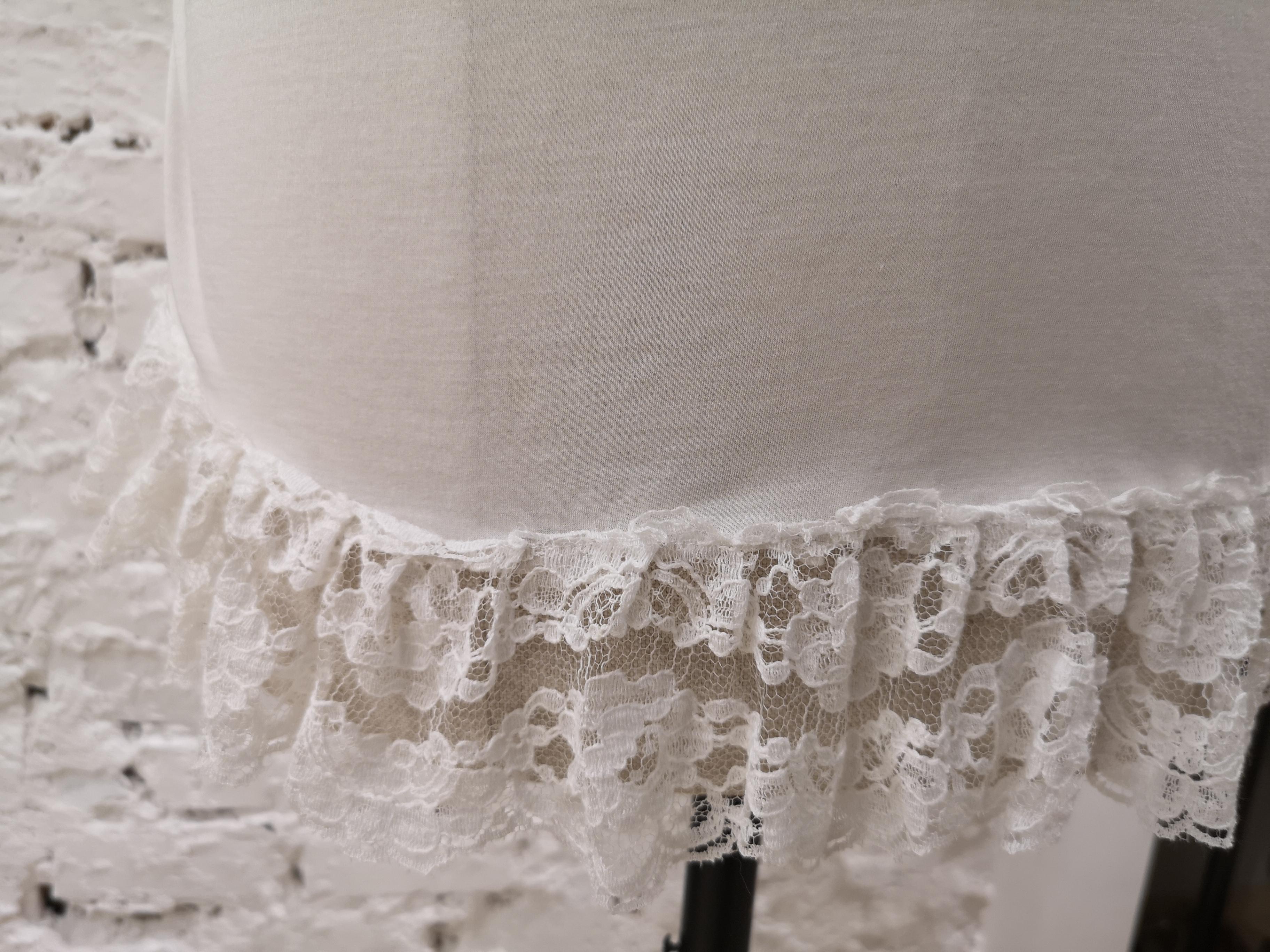 Weißes T-Shirt aus Baumwolle mit Spitze von Dolce & Gabbana im Zustand „Gut“ in Capri, IT