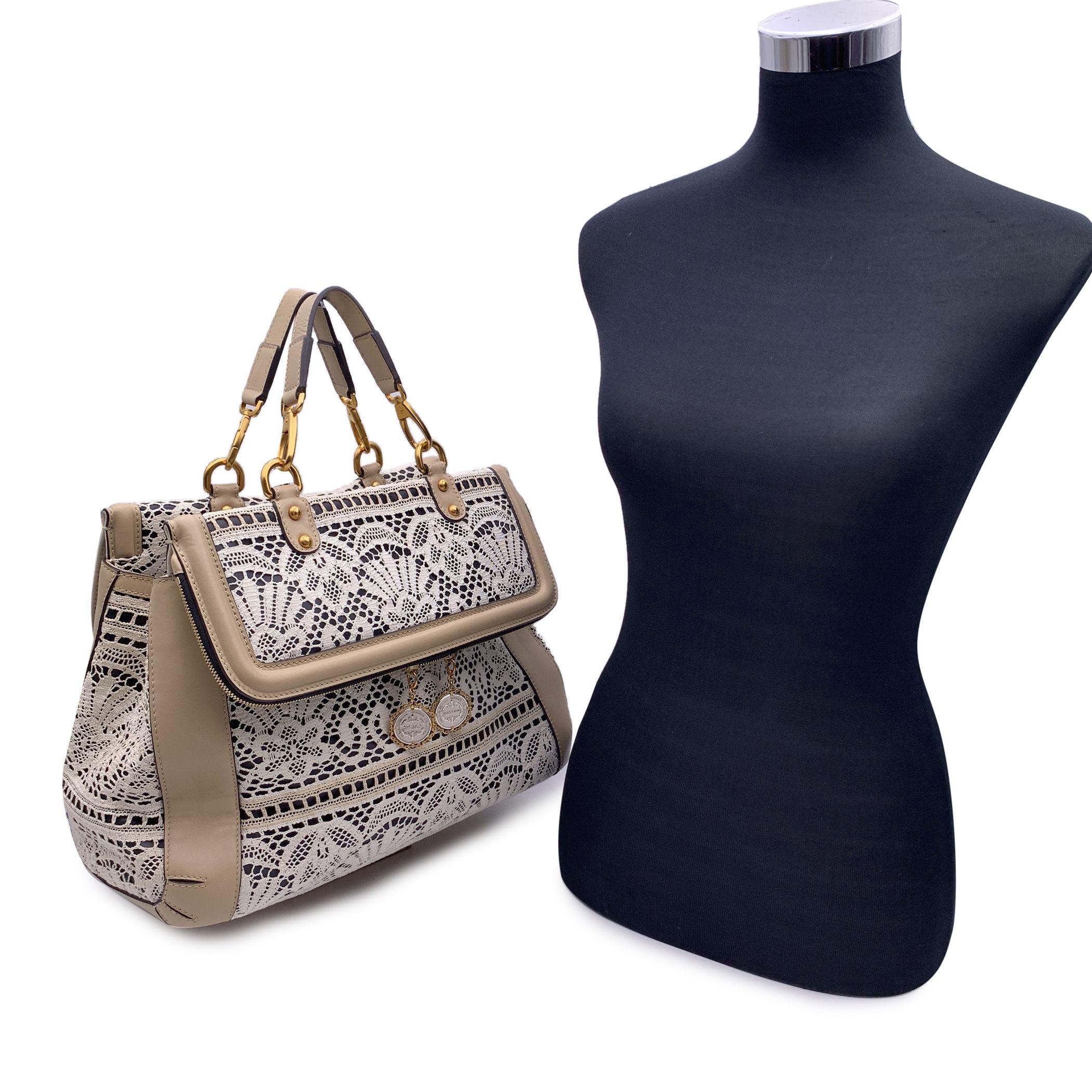 Questa bellissima borsa sarà accompagnata da un certificato di autenticità fornito da Entrupy. Il certificato verrà fornito senza alcun costo aggiuntivo. Bellissima borsa grande 