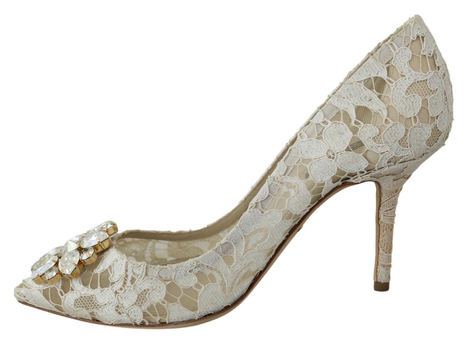 Gorgeous brand new with tags, 100% Authentic Dolce & Gabbana Pointy pumps with jewel rhinestones.

 
Model: Pumps


Color: White
Material: 57% Viscose 36% Cotton 5% Nylon 2% Silk

Sole: Leather

Logo details

Very high quality and comfort

Made in