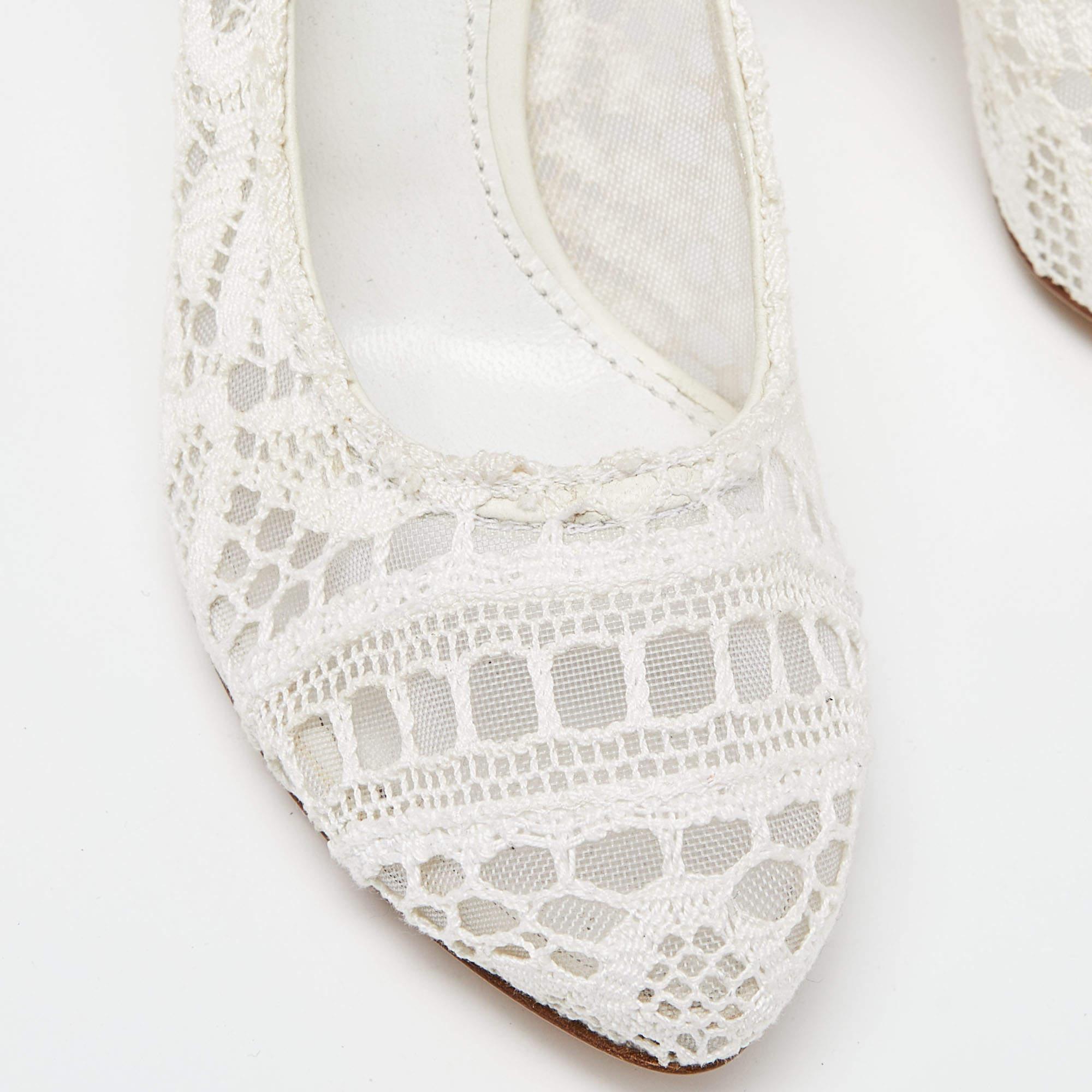 Women's Dolce & Gabbana White Lace Pumps Size 37 For Sale