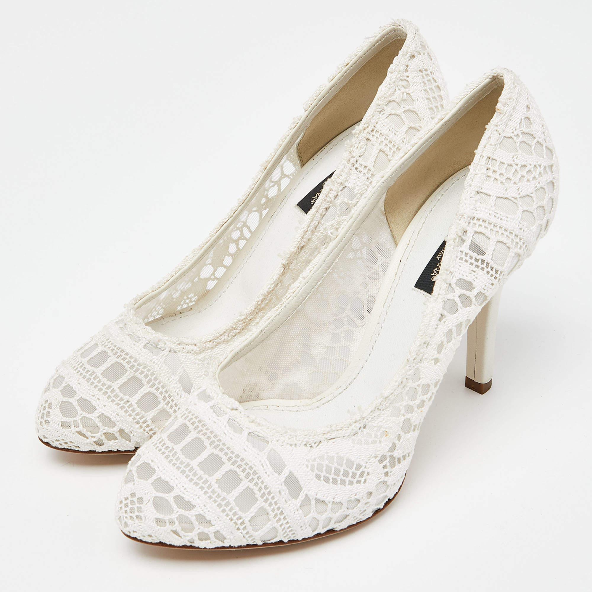 Dolce & Gabbana White Lace Pumps Size 37 For Sale 4