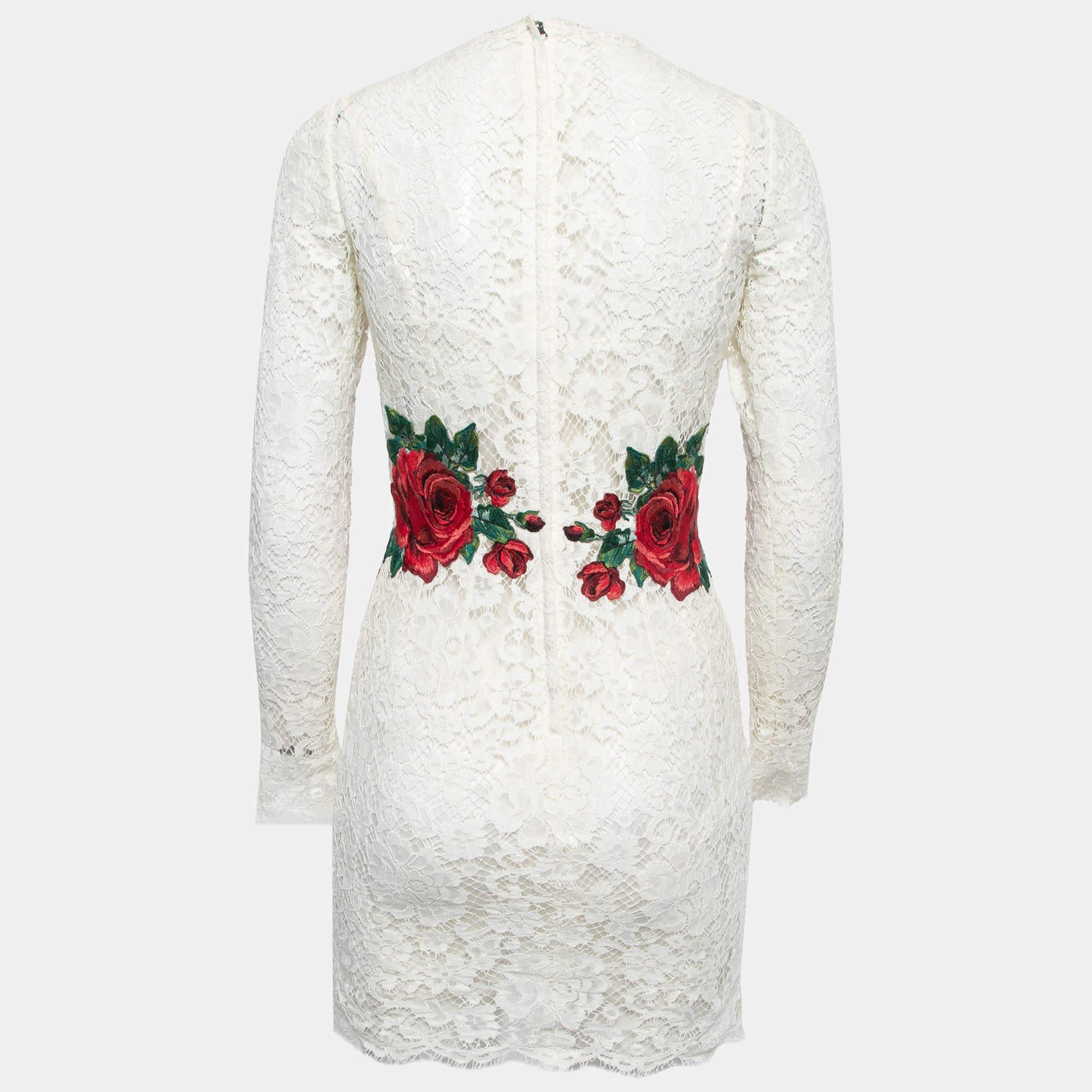 This Dolce & Gabbana mini dress brings elegant details and a lovely silhouette. It is made from lace with rose embroidery and is bound to give you comfort.


