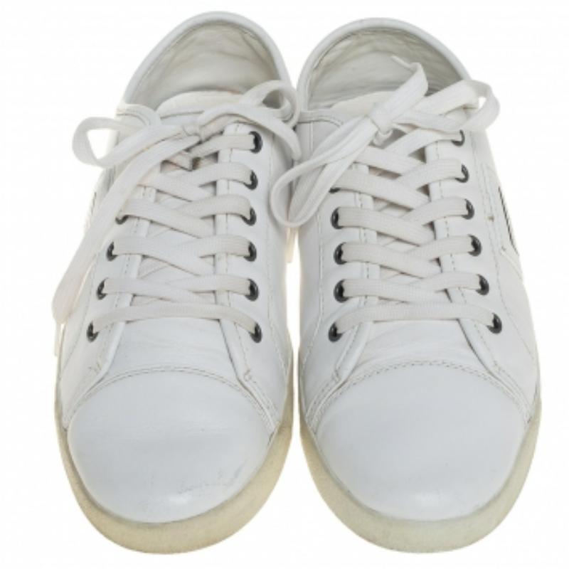 Dolce & Gabbana White Leather Low Top Sneakers Size 42.5 In Fair Condition For Sale In Dubai, Al Qouz 2