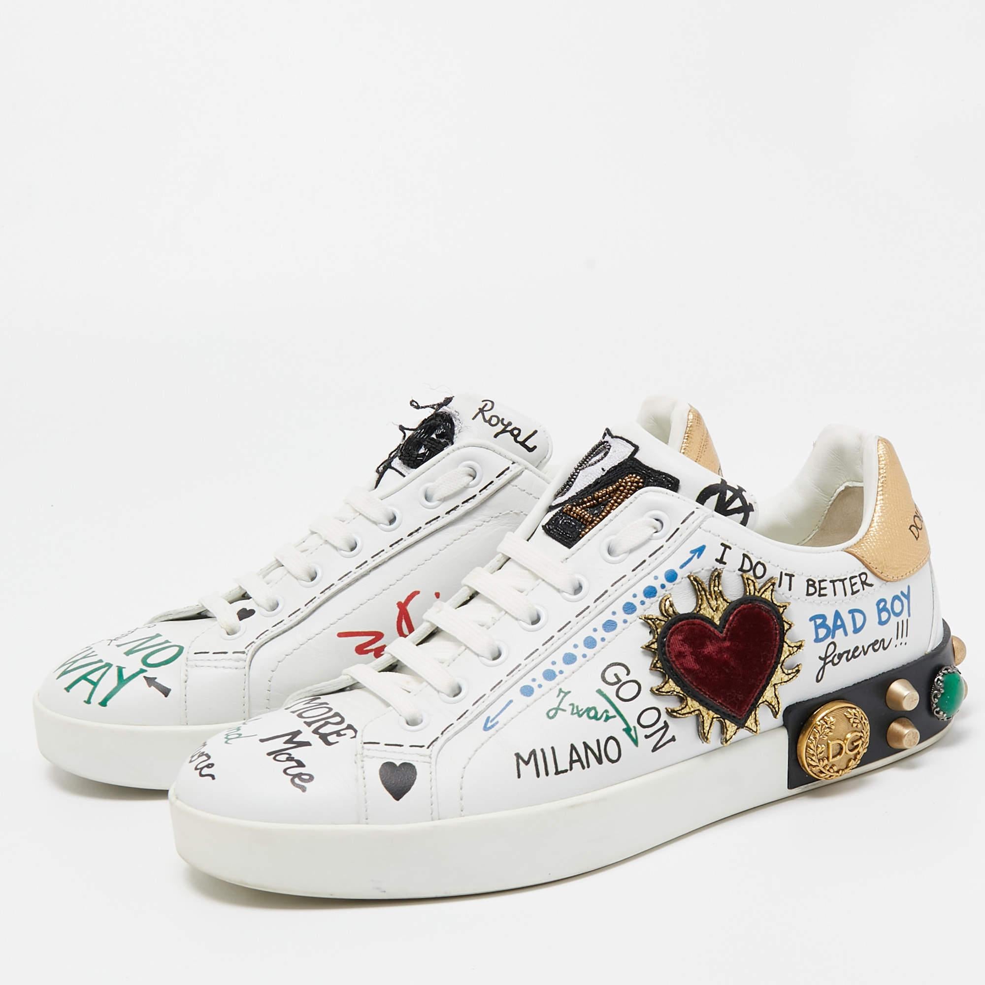 Elevate your footwear game with these Dolce & Gabbana white sneakers. Combining high-end aesthetics and unmatched comfort, these sneakers are a symbol of modern luxury and impeccable taste.

