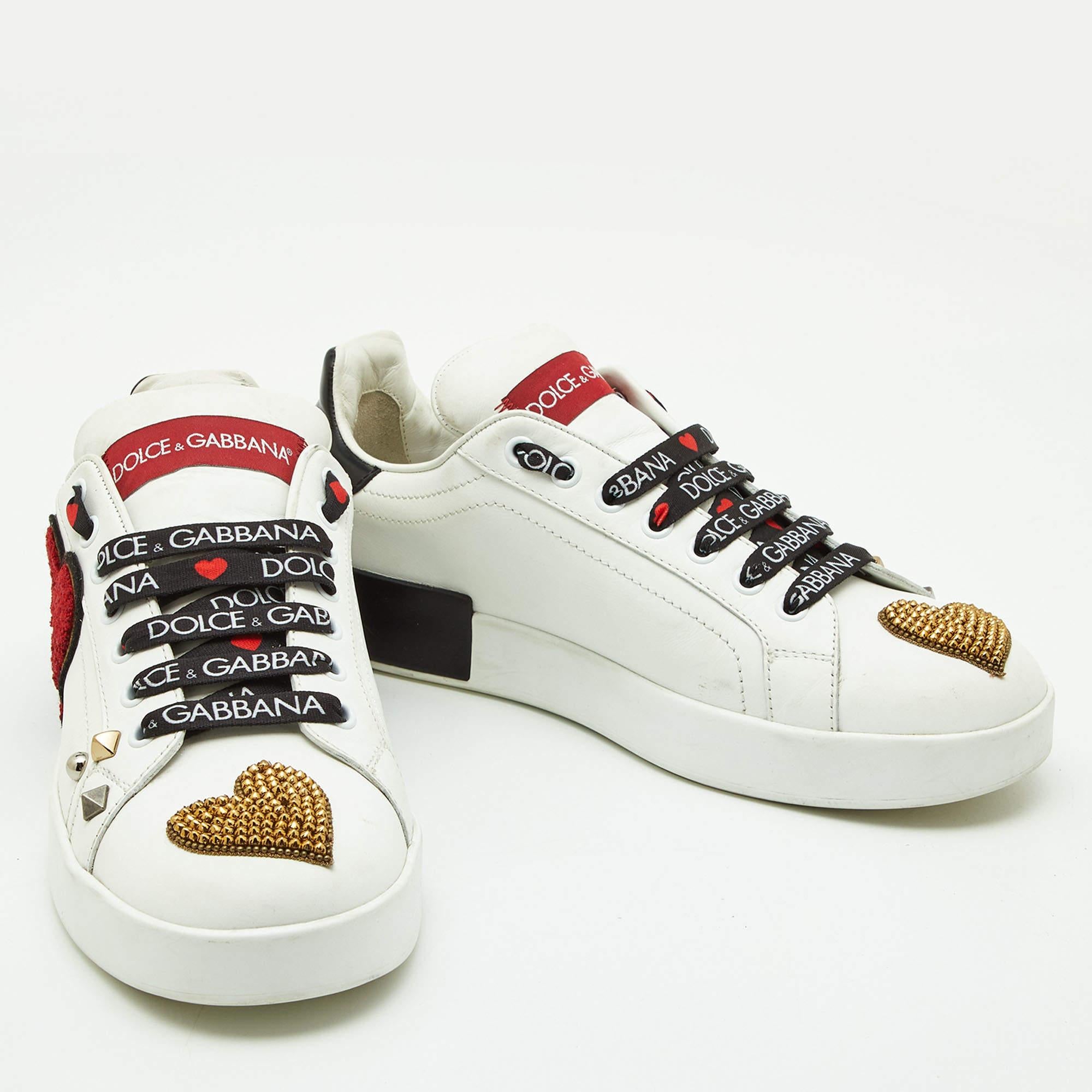 Embark upon a new fashionable adventure as you wear these Portofino sneakers from Dolce & Gabbana. They are crafted from white leather on the upper with an embellished heart-shaped crest fixed on the side. In addition, they are further accentuated