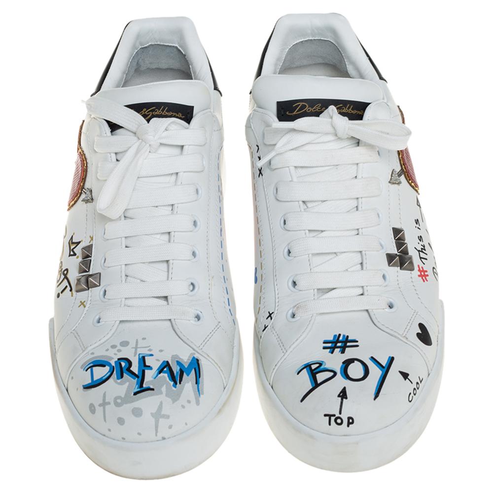 Created to provide comfort and designed to make a statement, this pair of sneakers by Dolce & Gabbana is absolutely a worthy buy. The low-top sneakers have been crafted from leather and designed with white laces and branding elements.

