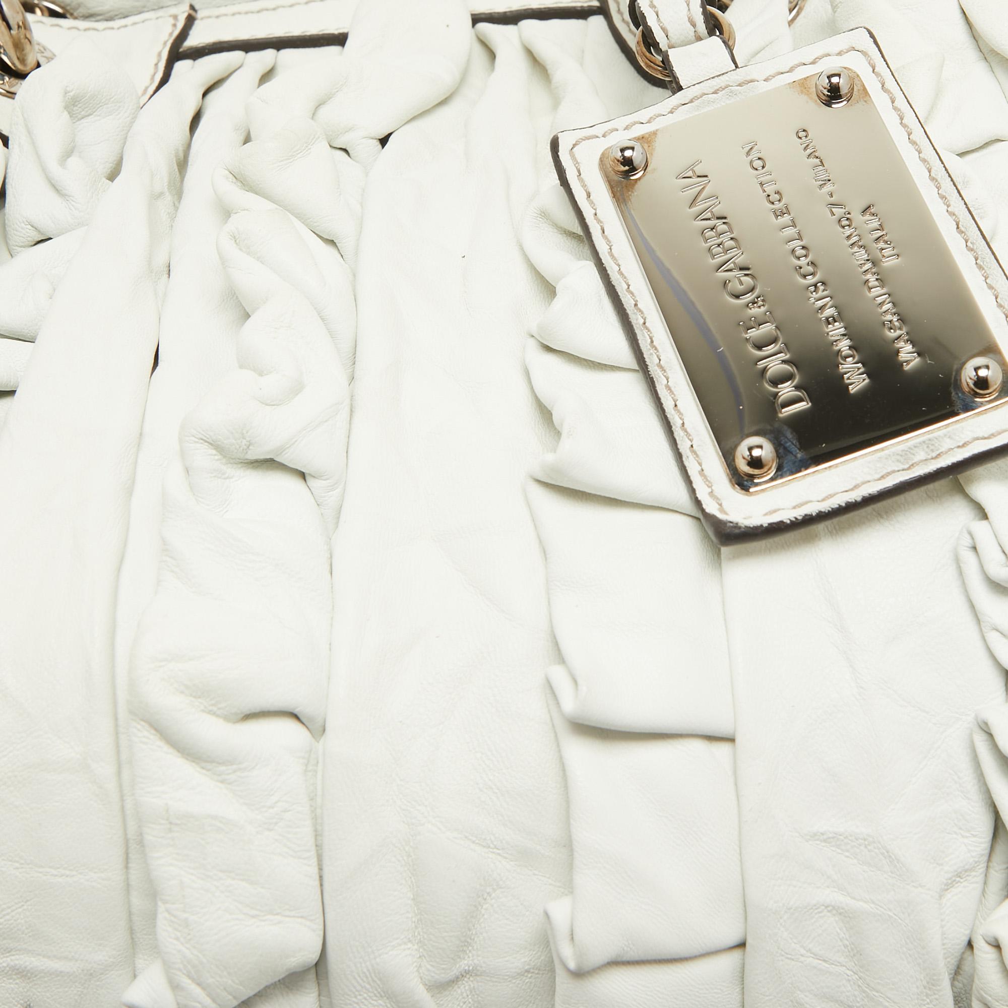 Dolce & Gabbana Weiße Miss Brooke Umhängetasche aus Leder mit Rüschen im Angebot 14