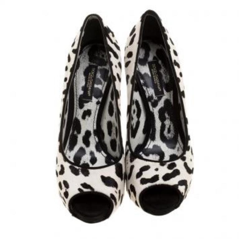 Noir Dolce & Gabbana escarpins à bout ouvert en veau blanc imprimé léopard, taille 35,5 en vente