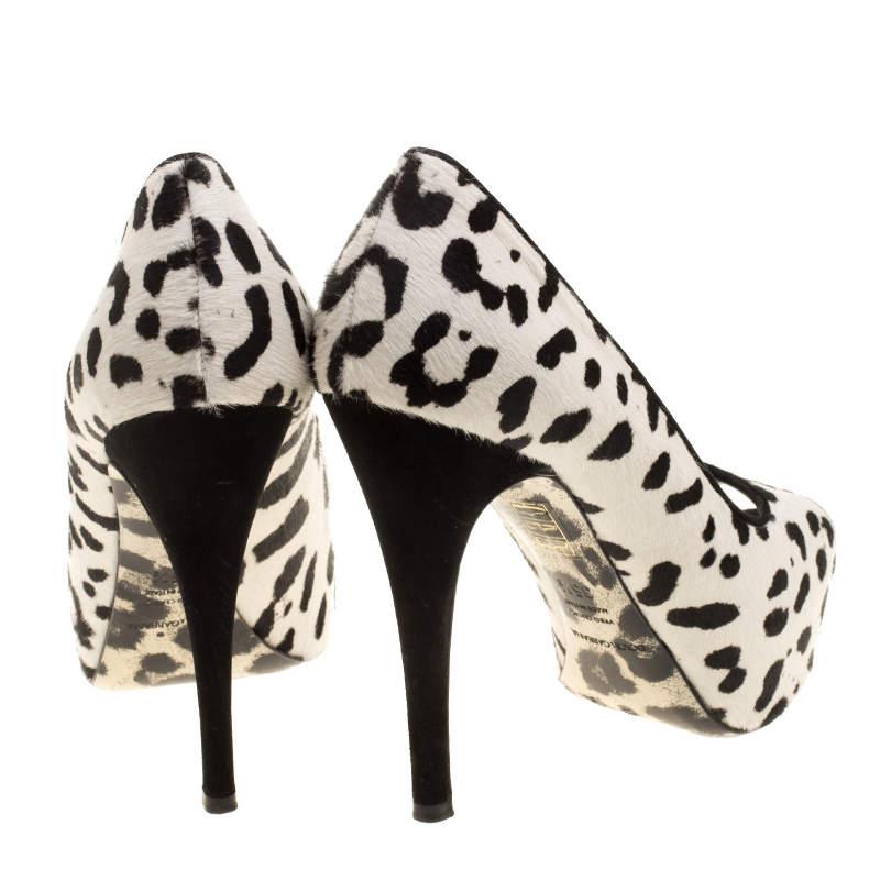 Dolce & Gabbana White Leopard Print Calfhair Peep Toe Platform Pumps Size 35.5 For Sale 1