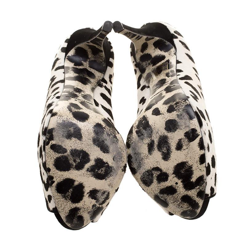 Dolce & Gabbana White Leopard Print Calfhair Peep Toe Platform Pumps Size 35.5 For Sale 2