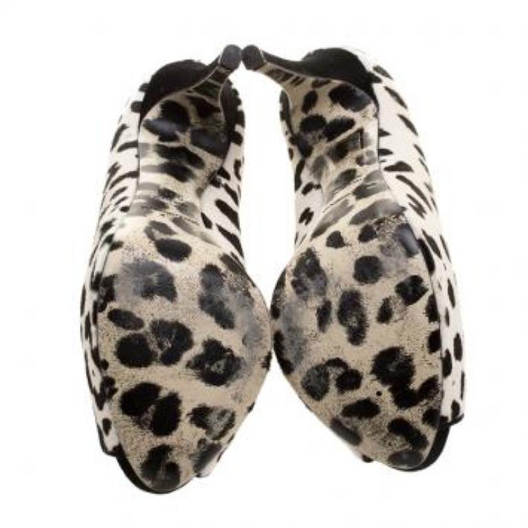 Dolce & Gabbana escarpins à bout ouvert en veau blanc imprimé léopard, taille 35,5 en vente 2