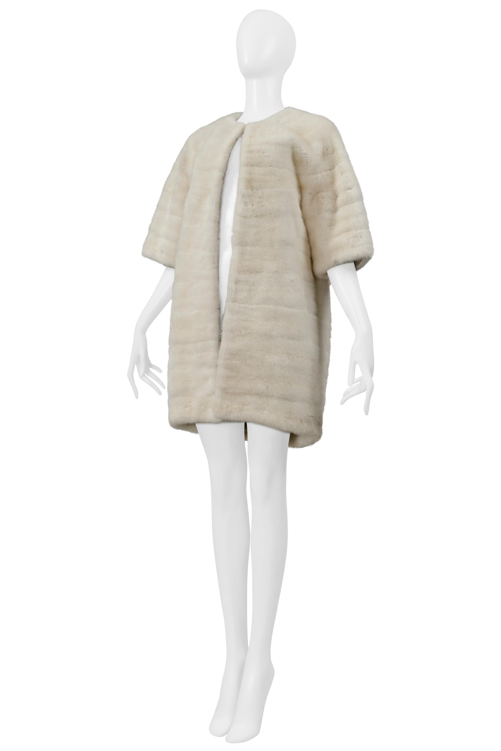 Dolce & Gabbana Cappotto in visone bianco 2015 in vendita 5