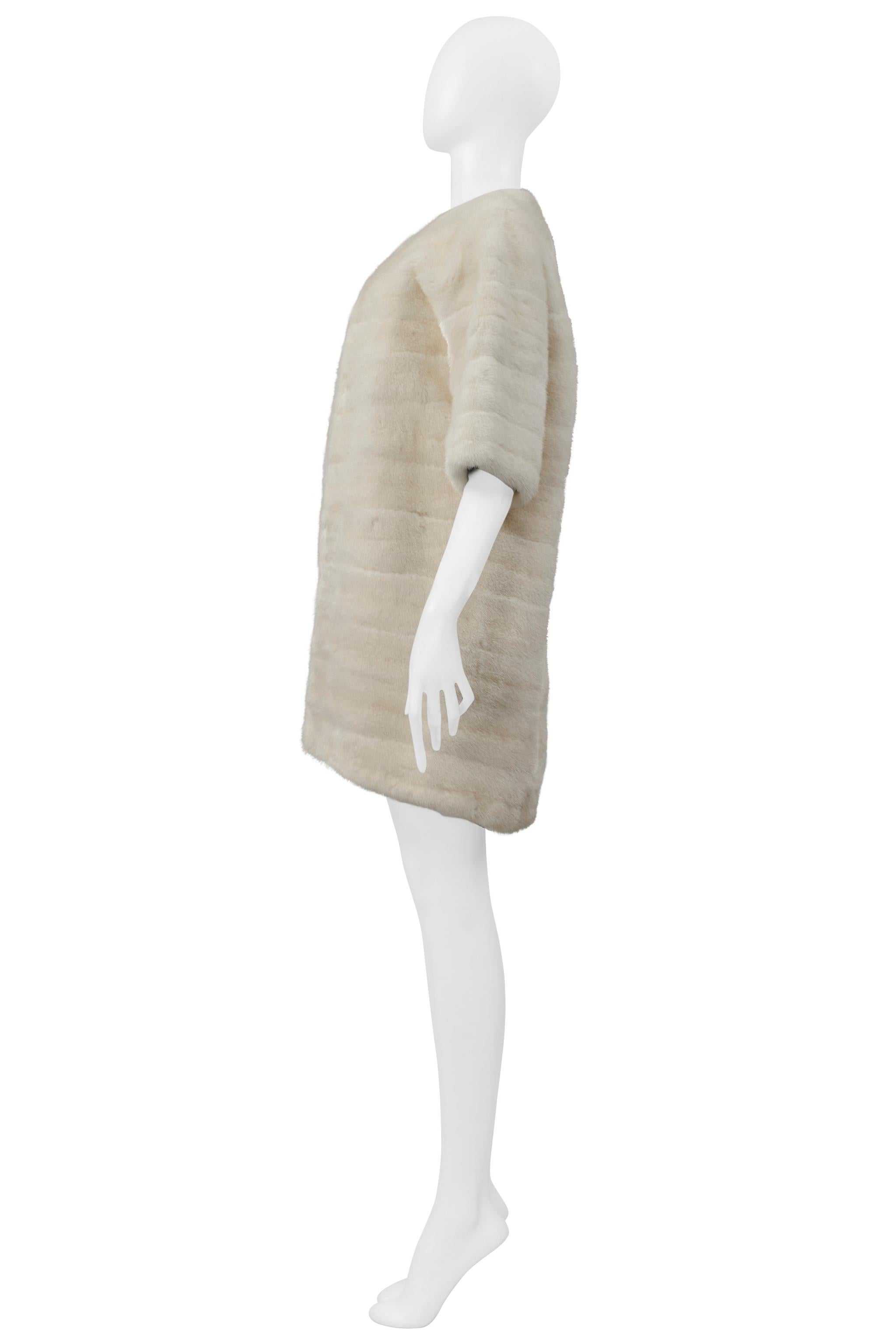 Dolce & Gabbana Cappotto in visone bianco 2015 in vendita 7