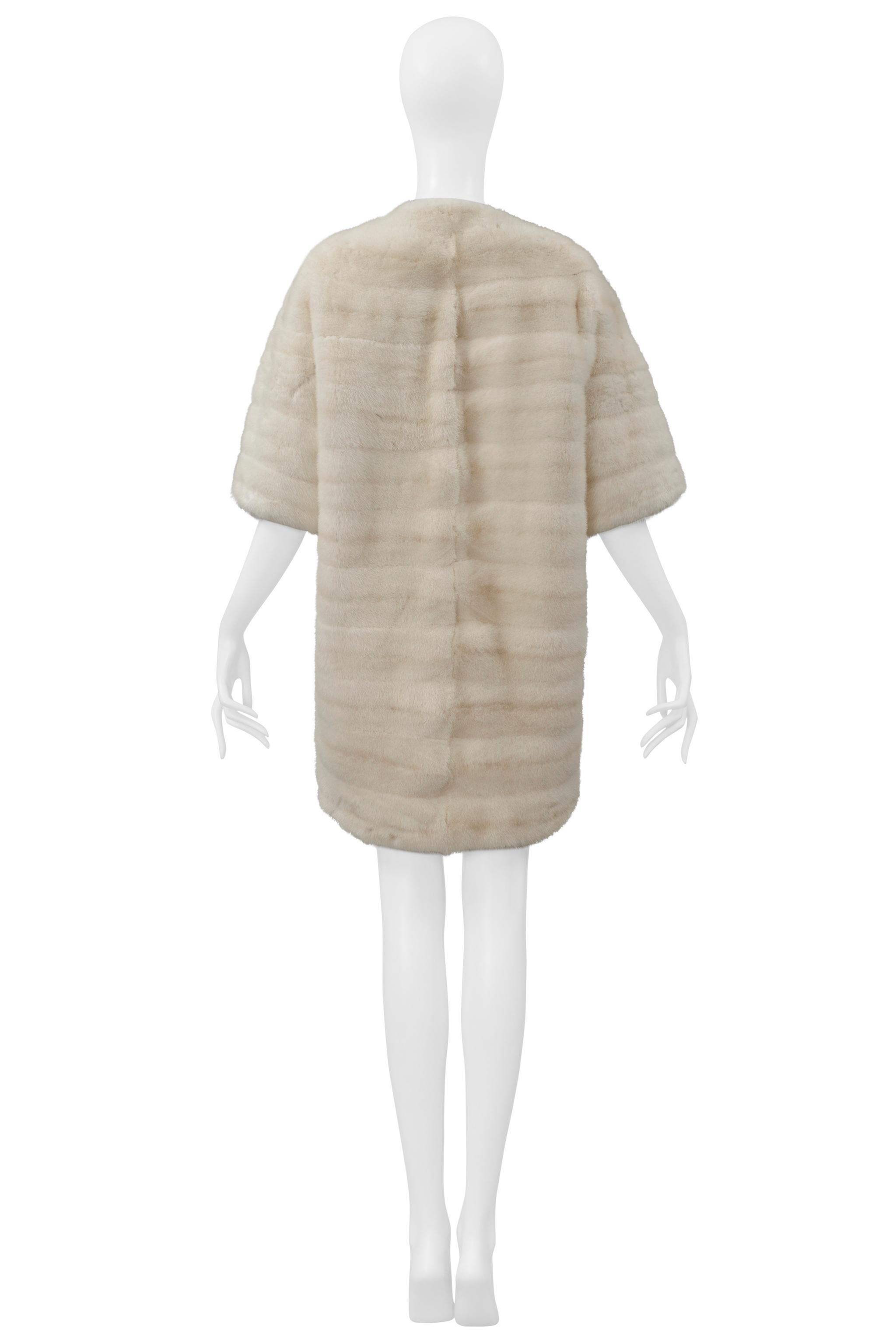 Dolce & Gabbana Cappotto in visone bianco 2015 in vendita 8