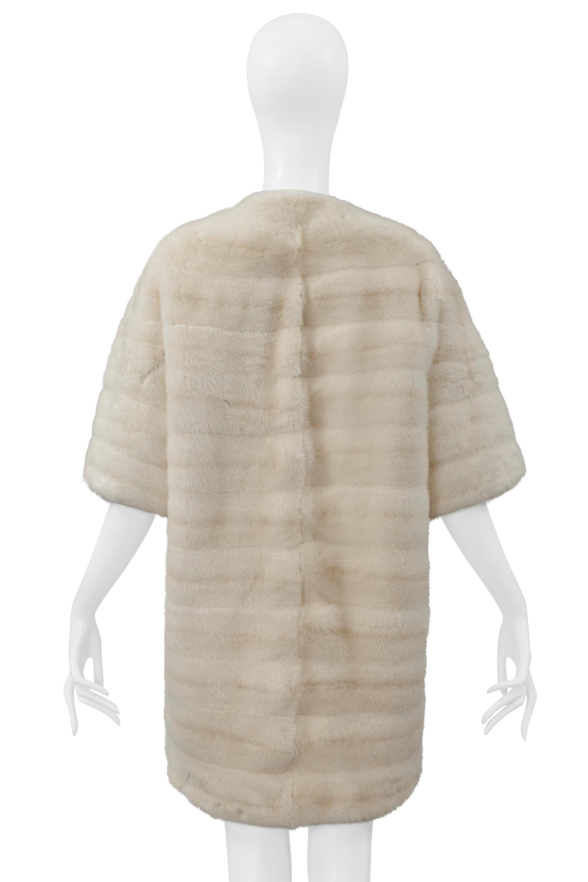 Dolce & Gabbana Cappotto in visone bianco 2015 in vendita 1