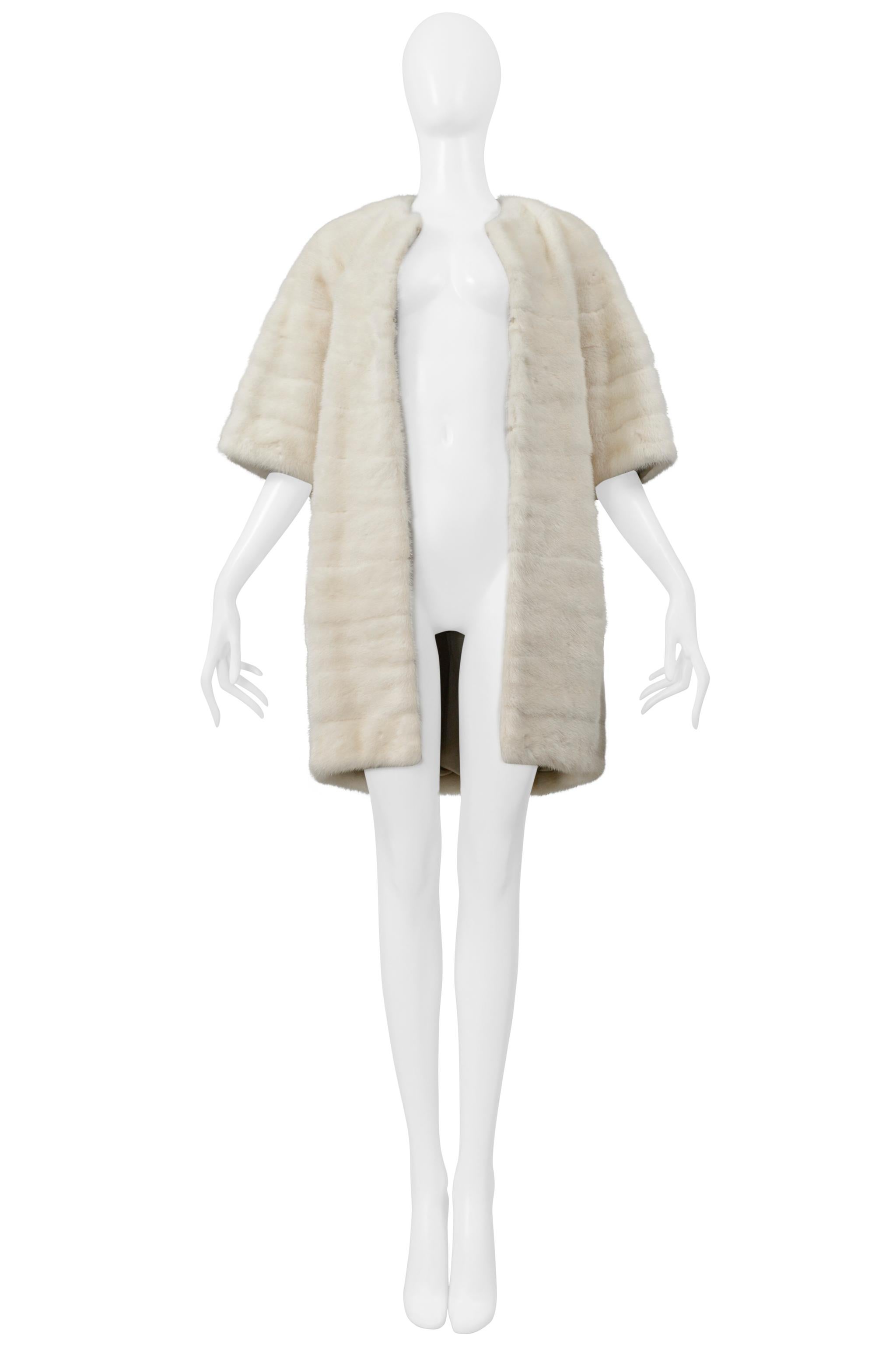 Dolce & Gabbana Cappotto in visone bianco 2015 in vendita 3