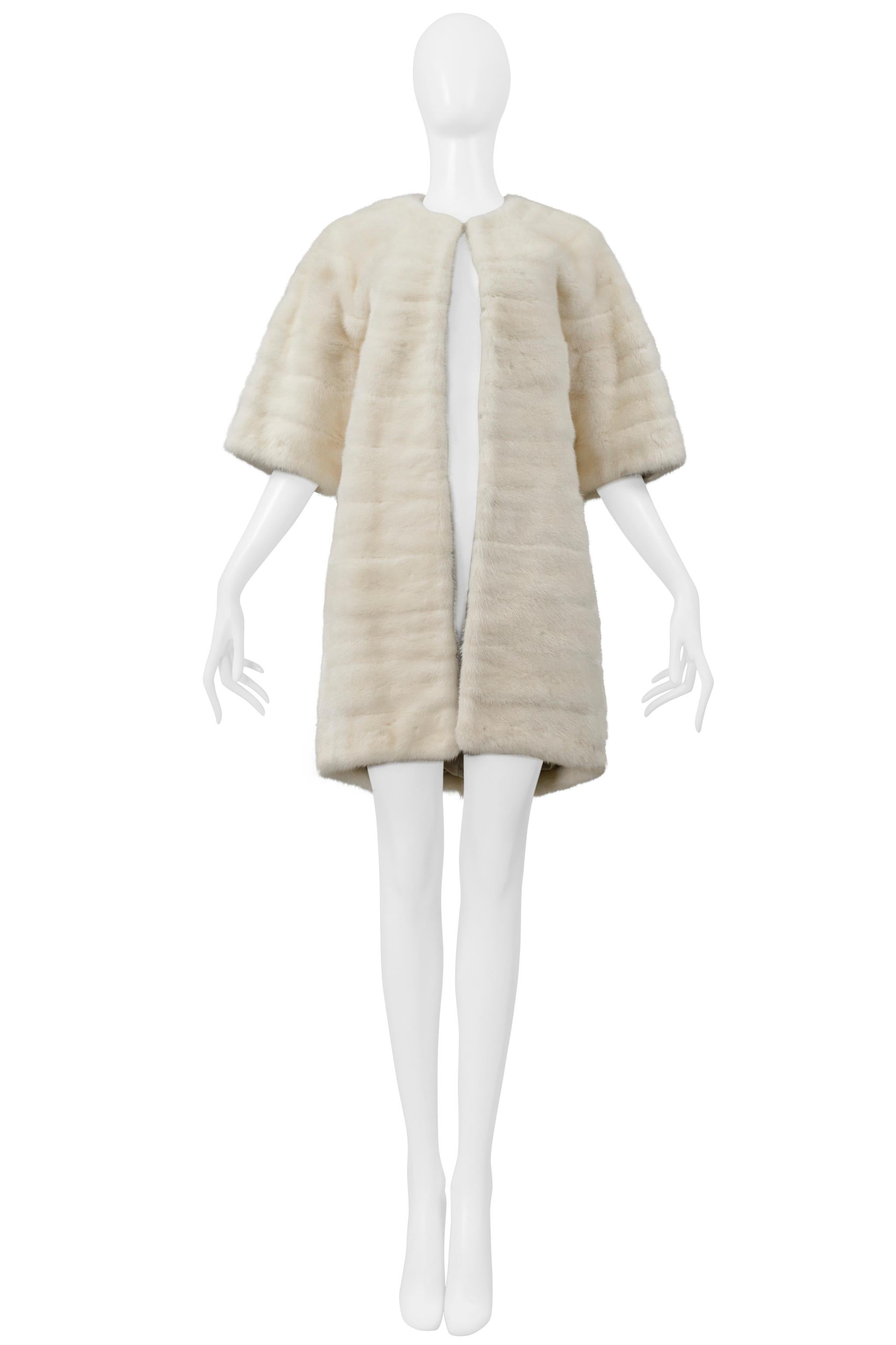 Dolce & Gabbana Cappotto in visone bianco 2015 in vendita 4