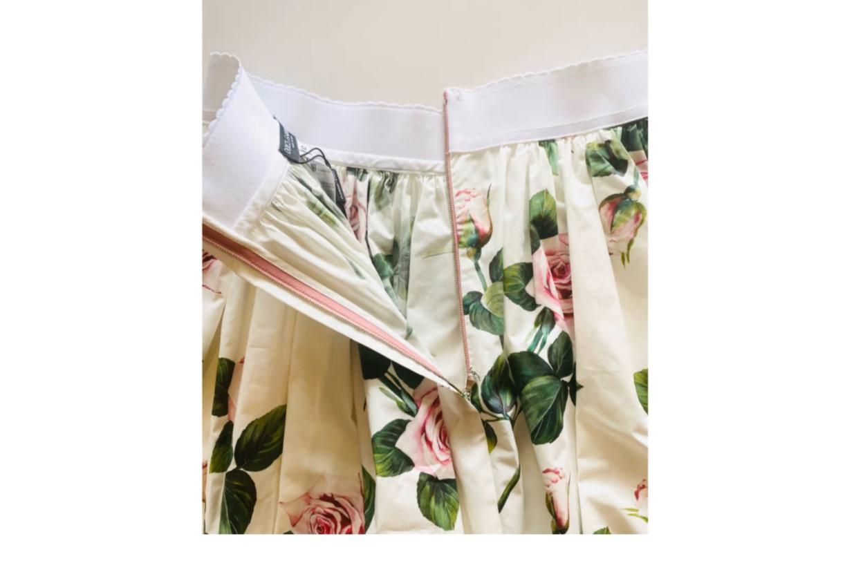 Dolce & Gabbana White Multicolor Cotton Tropical Rose Flowers Skirt Mid-length In New Condition In WELWYN, GB