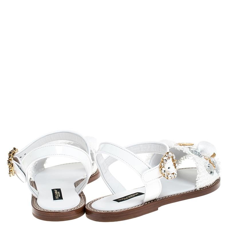 Dolce & Gabbana White Patent Leather And Crystal Embellished Flat Sandal Size 37 In New Condition In Dubai, Al Qouz 2