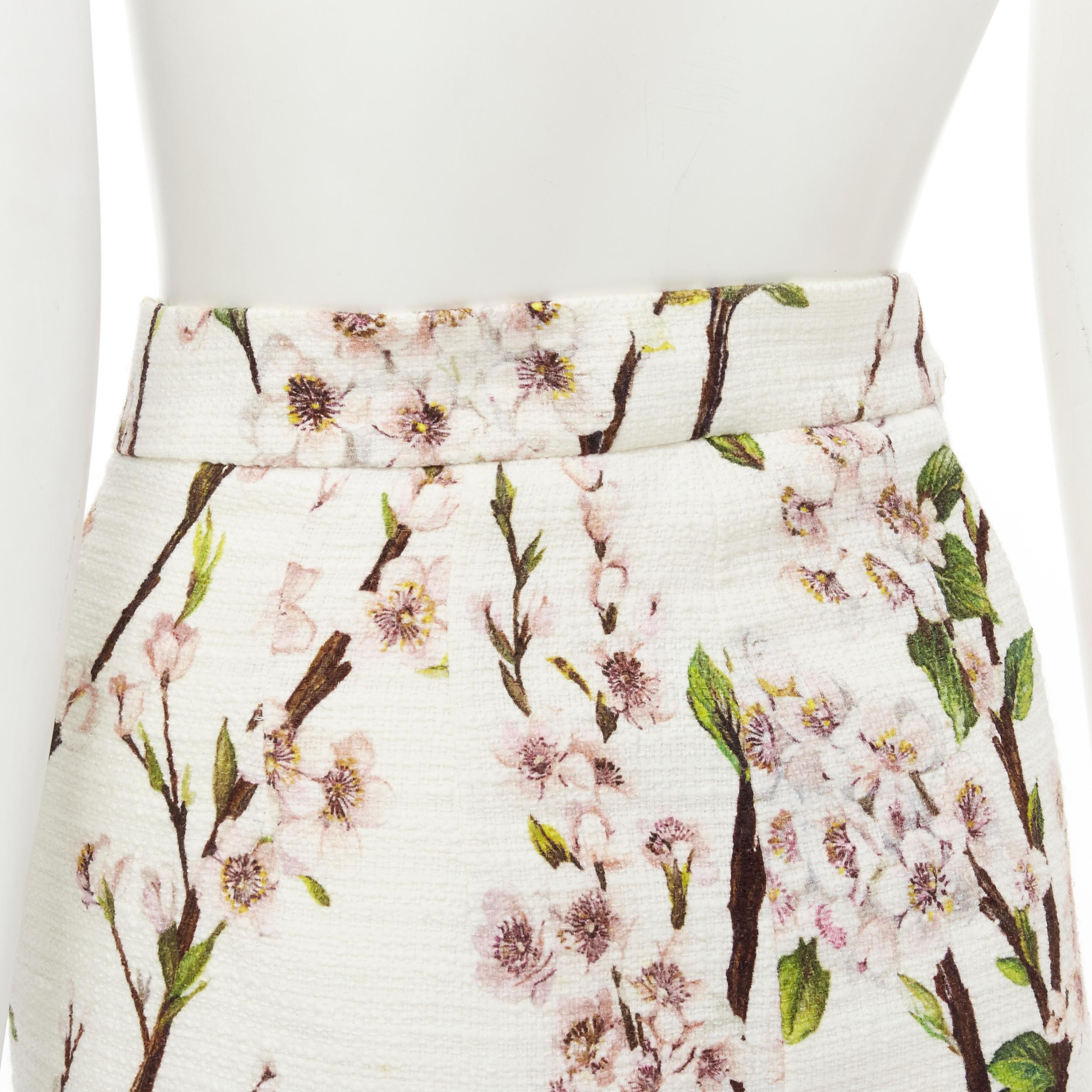 DOLCE GABBANA white pink blossom print tweed boucle mini skirt IT36 XS 
Reference: TGAS/B02056 
Brand: Dolce Gabbana 
Material: Cotton 
Color: White 
Pattern: Floral 
Closure: Zip 
Made in: Italy 

CONDITION: 
Condition: Excellent, this item was