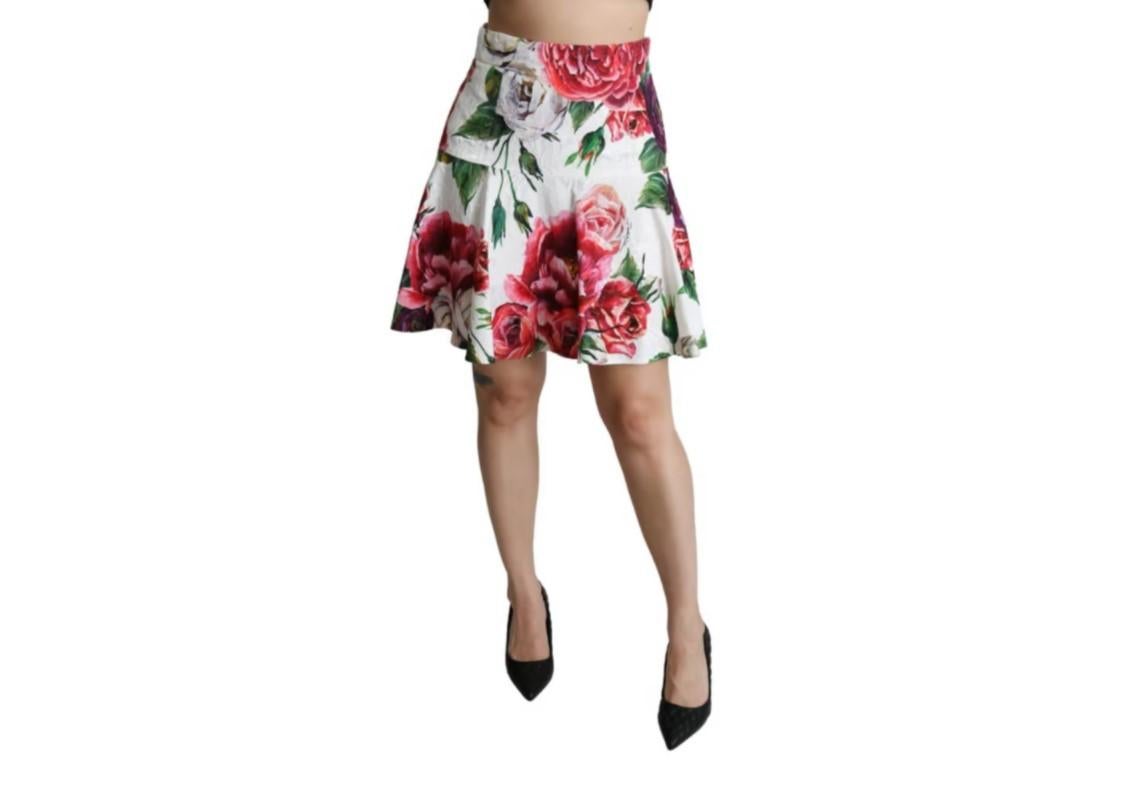 Gorgeous brand new with tags, 100% Authentic Dolce & Gabbana floral brocade A-line skirt. This amazing skirt features a floral pattern, A-line skirt and a hidden zip-closure on the backside of the skirt.



Color: White Floral 

Model: A-line High